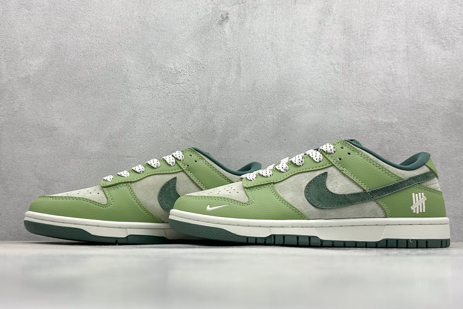  终端放店
XC版 Nk SB Dunk Low UN联名-飞泉绿 周年高端定制 低帮休闲板鞋
#定制