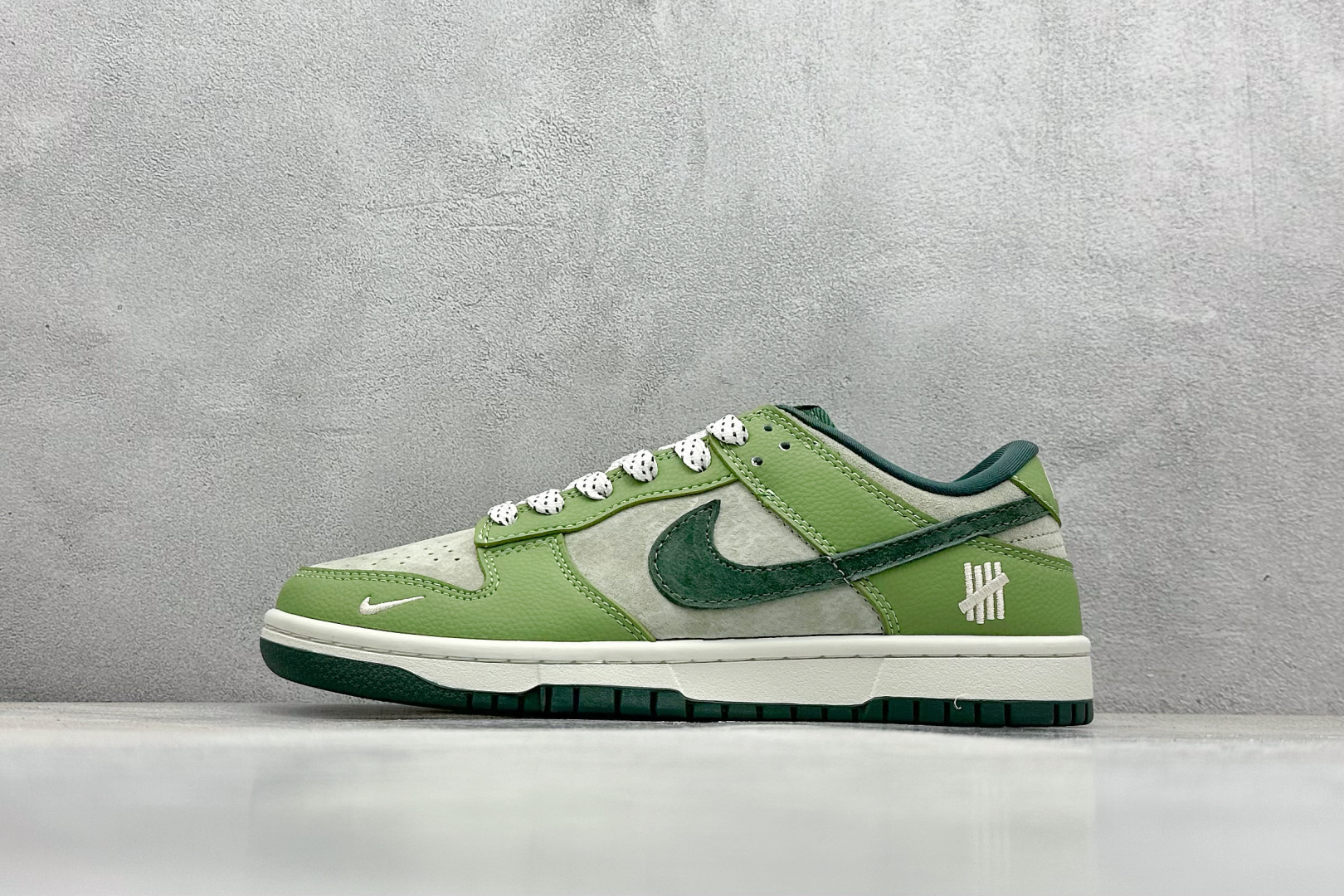  终端放店
XC版 Nk SB Dunk Low UN联名-飞泉绿 周年高端定制 低帮休闲板鞋
#定制