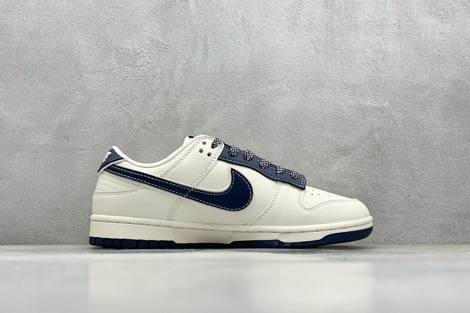  终端放店
XC版 Nk SB Dunk Low 石头岛Supreme联名-藏蓝米白 周年高端定制 低帮
