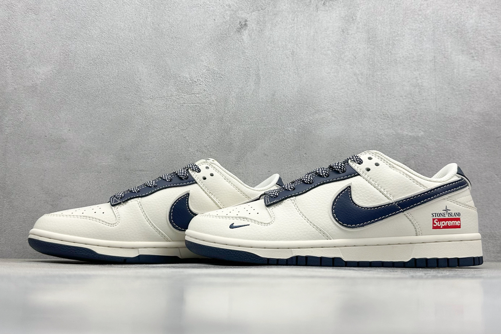  终端放店
XC版 Nk SB Dunk Low 石头岛Supreme联名-藏蓝米白 周年高端定制 低帮