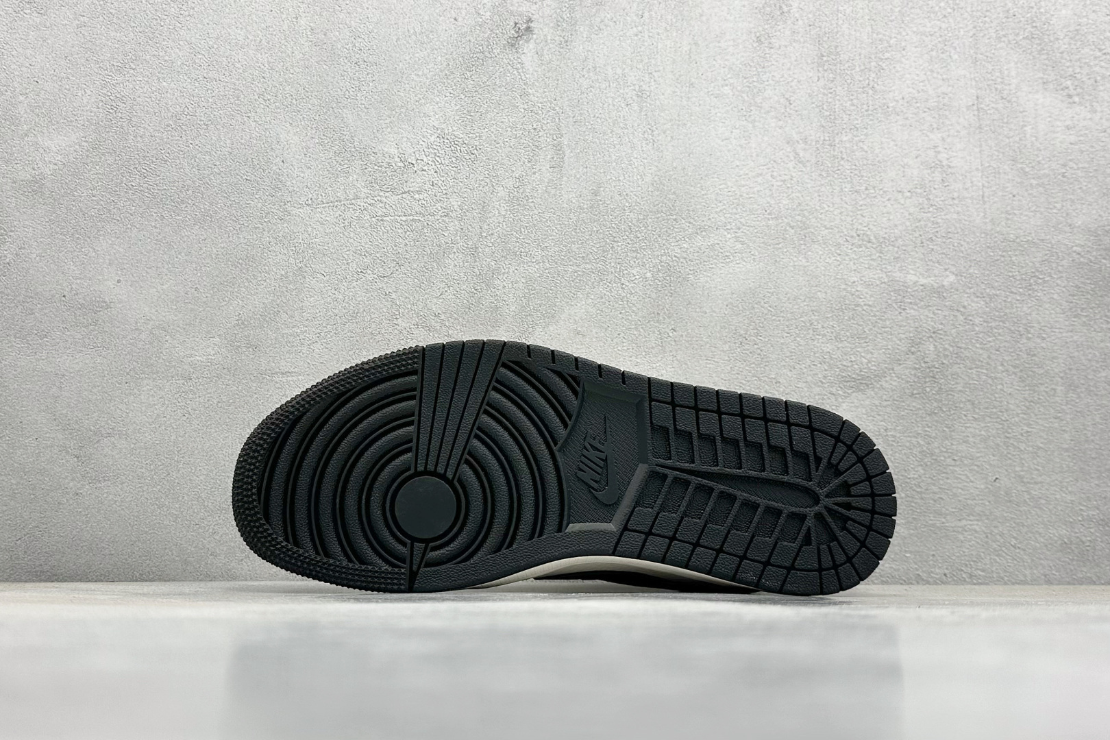 终端放店
XC版 Travis Scott x Fragment Design x Air Jorda