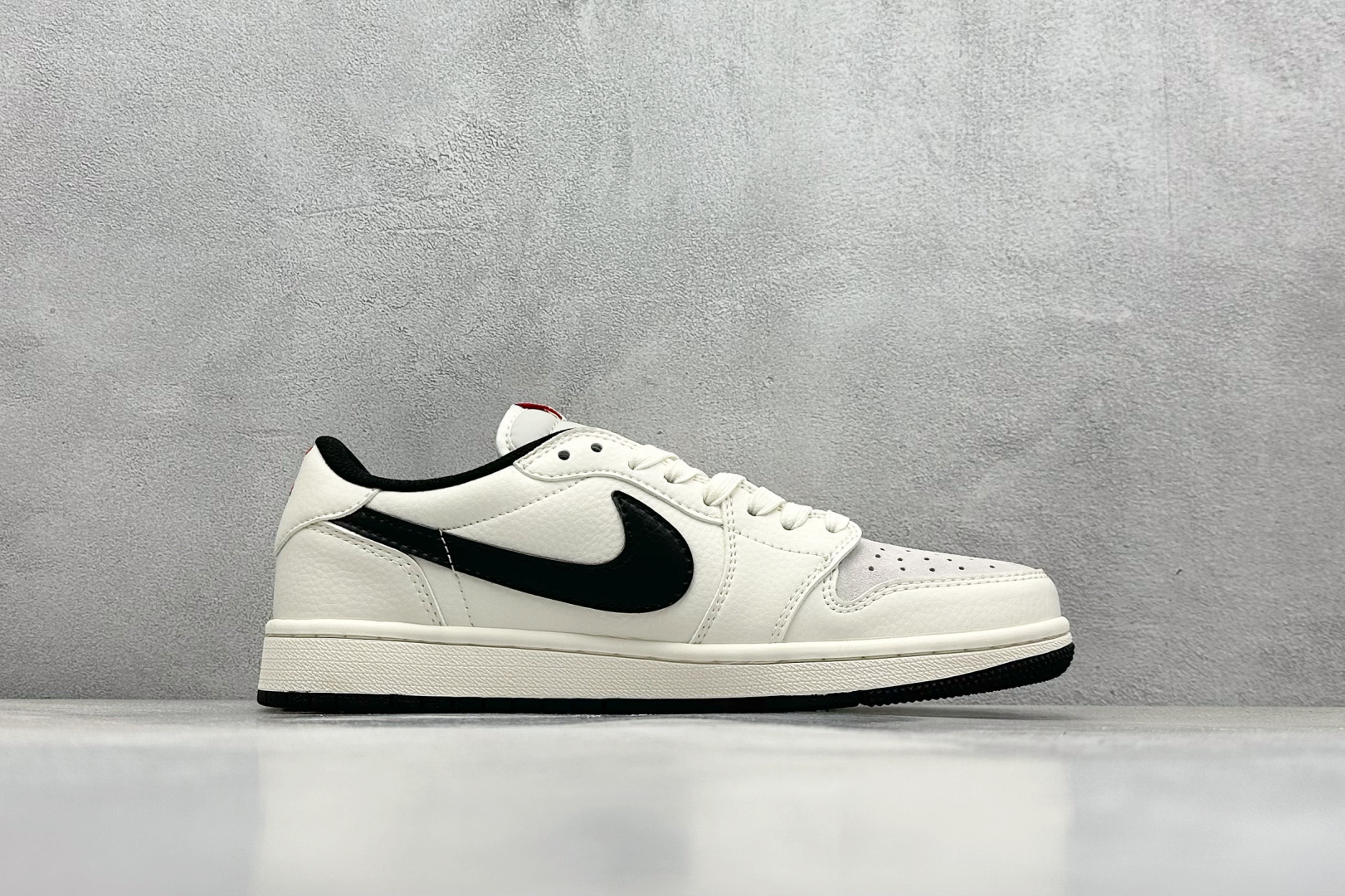 终端放店
XC版 Travis Scott x Fragment Design x Air Jorda