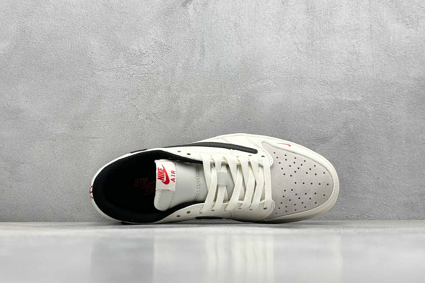 终端放店
XC版 Travis Scott x Fragment Design x Air Jorda