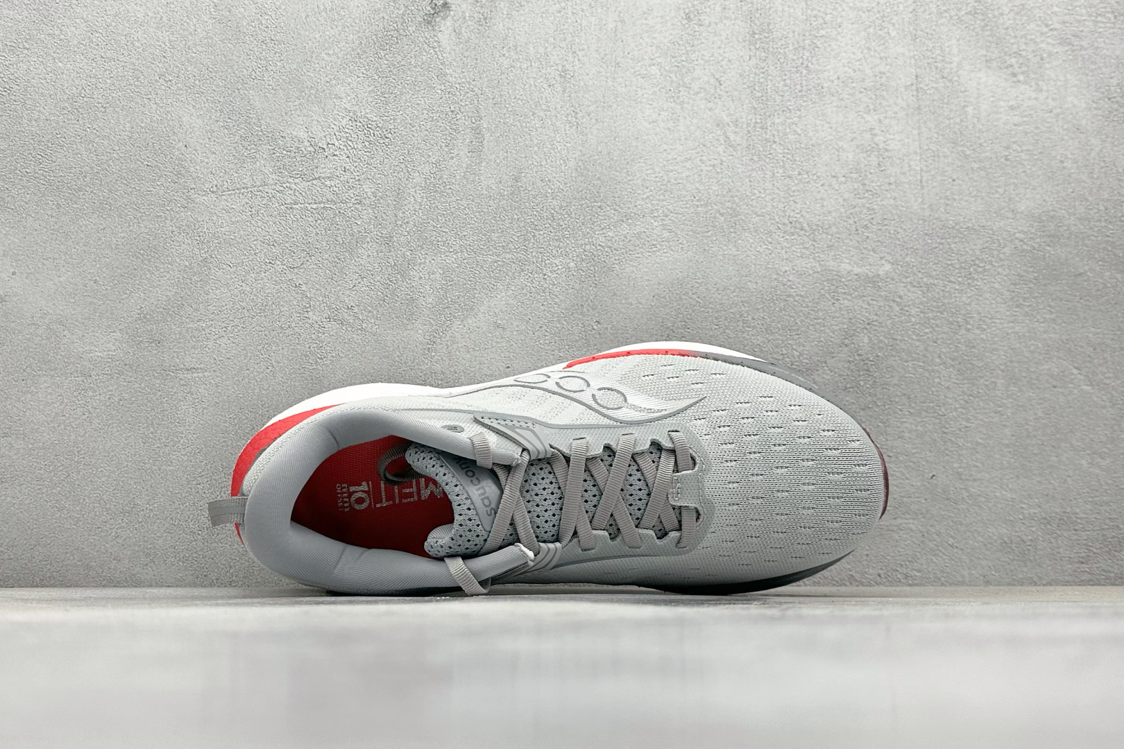 终端放店
XD版 Saucony Triumph 22代 索康尼旗舰级缓震型跑鞋
性能相比前几代再升