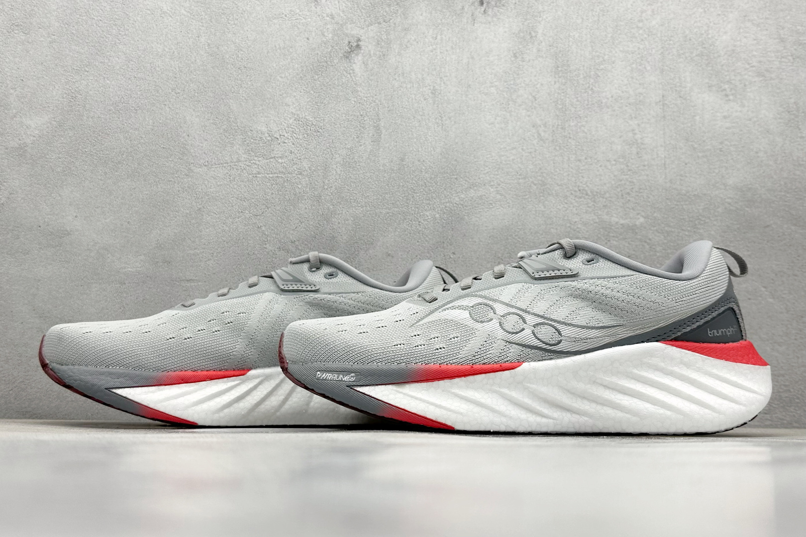 终端放店
XD版 Saucony Triumph 22代 索康尼旗舰级缓震型跑鞋
性能相比前几代再升