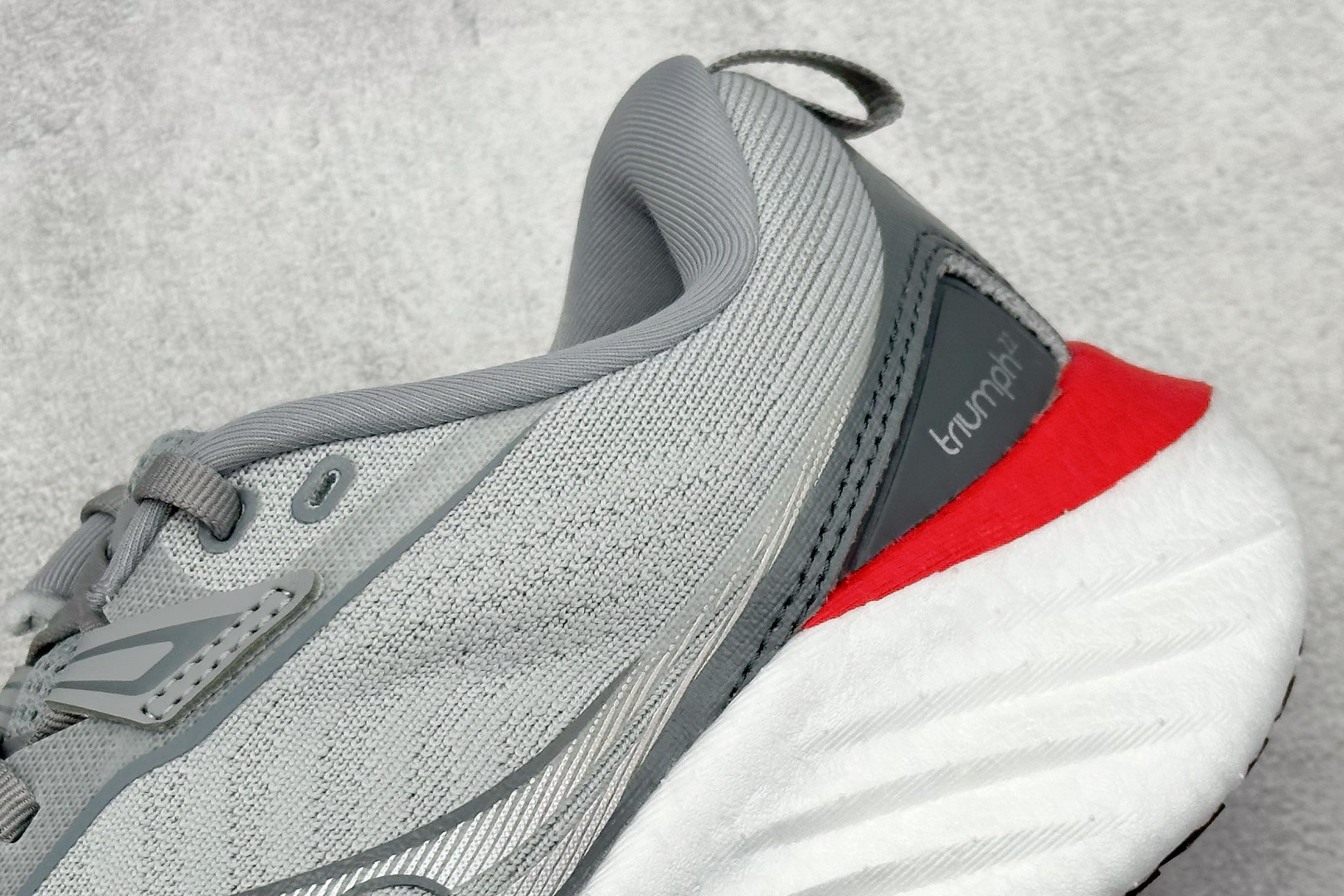 终端放店
XD版 Saucony Triumph 22代 索康尼旗舰级缓震型跑鞋
性能相比前几代再升