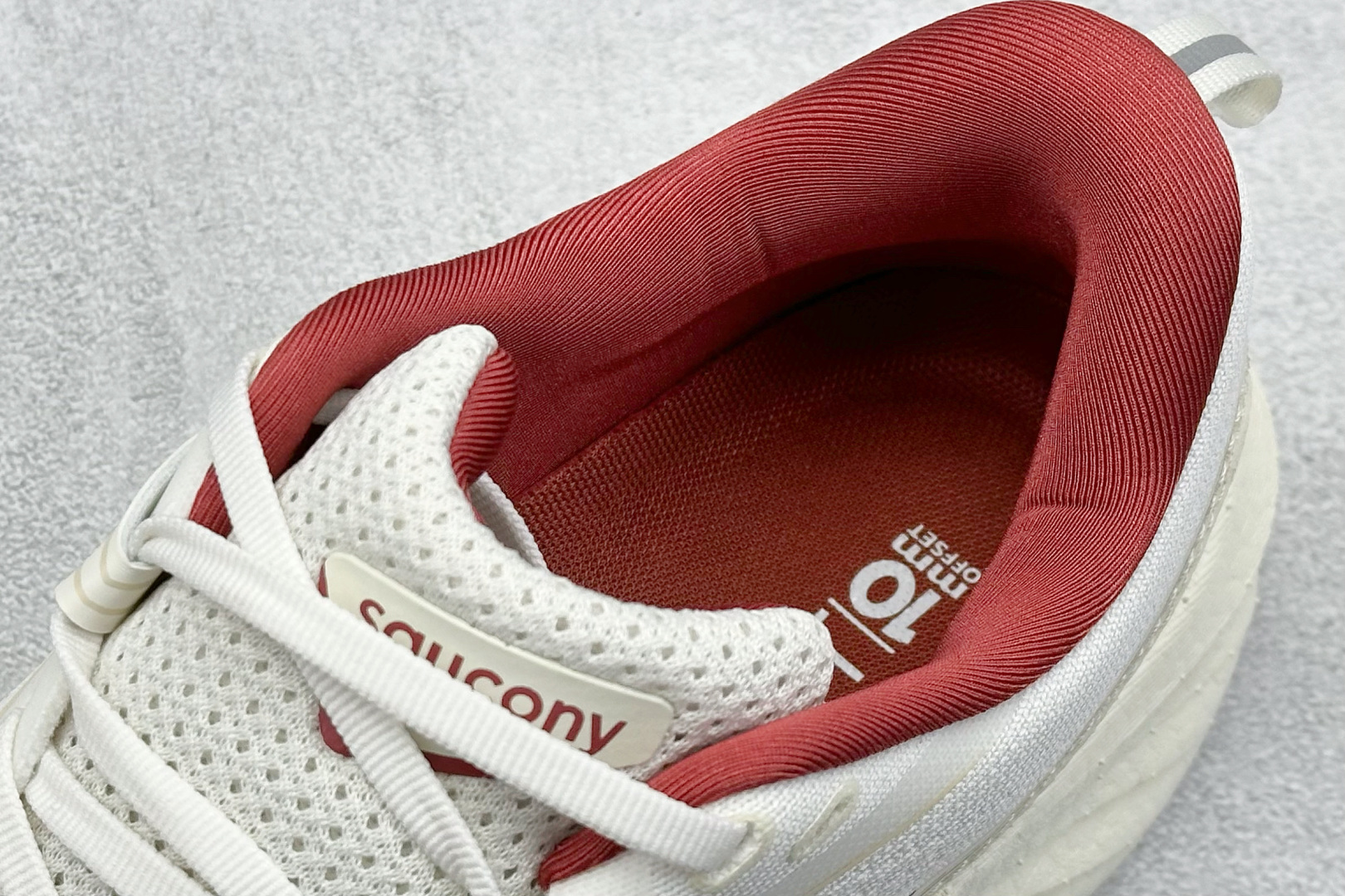 终端放店
XD版 Saucony Triumph 22代 索康尼旗舰级缓震型跑鞋
性能相比前几代再升