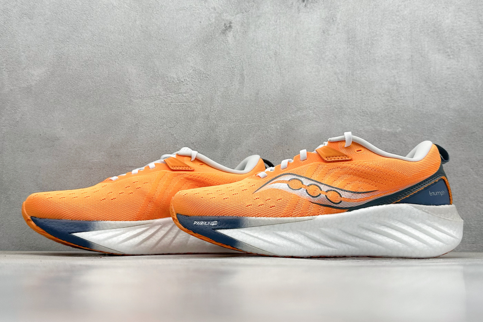 终端放店
XD版 Saucony Triumph 22代 索康尼旗舰级缓震型跑鞋
性能相比前几代再升