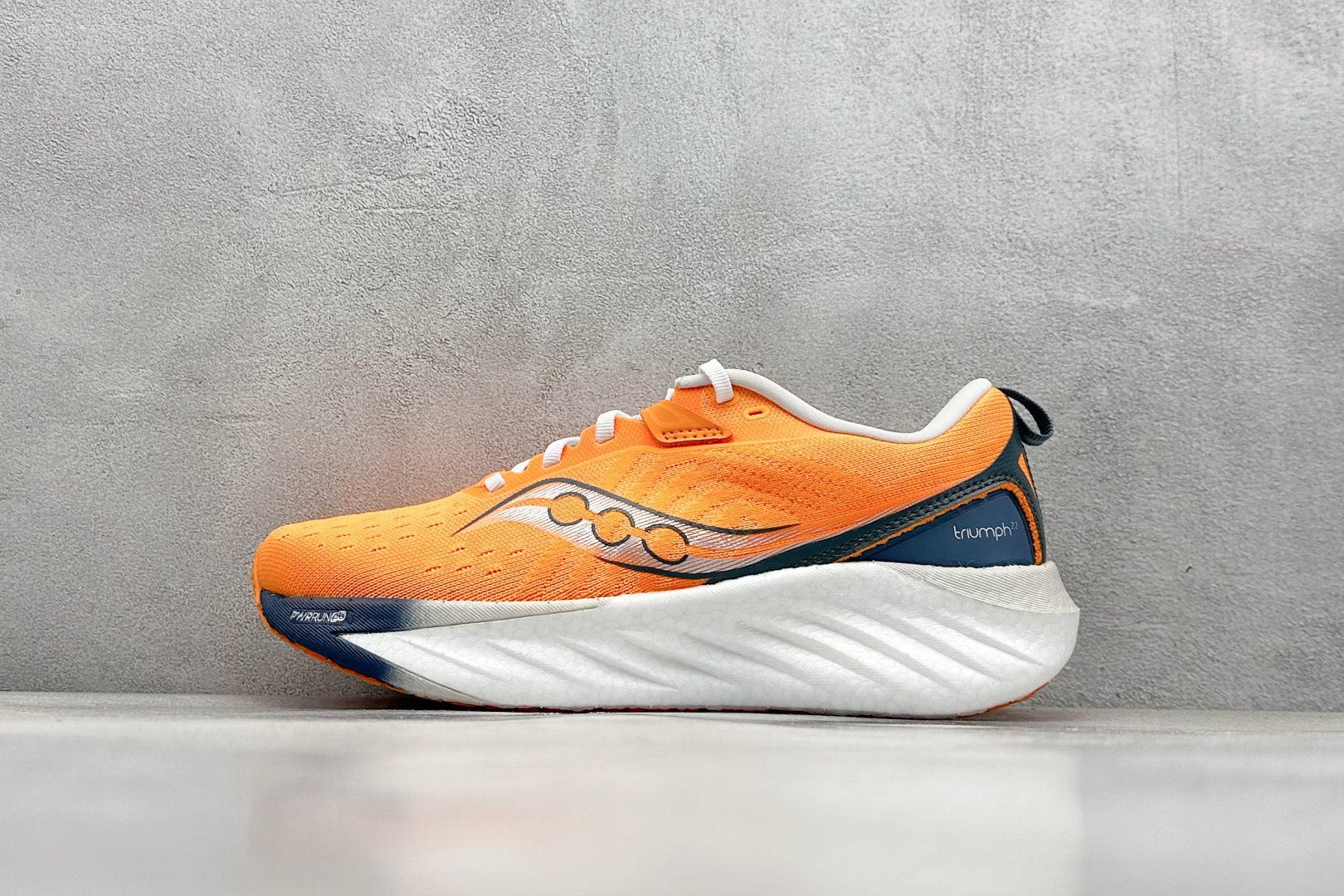 终端放店
XD版 Saucony Triumph 22代 索康尼旗舰级缓震型跑鞋
性能相比前几代再升