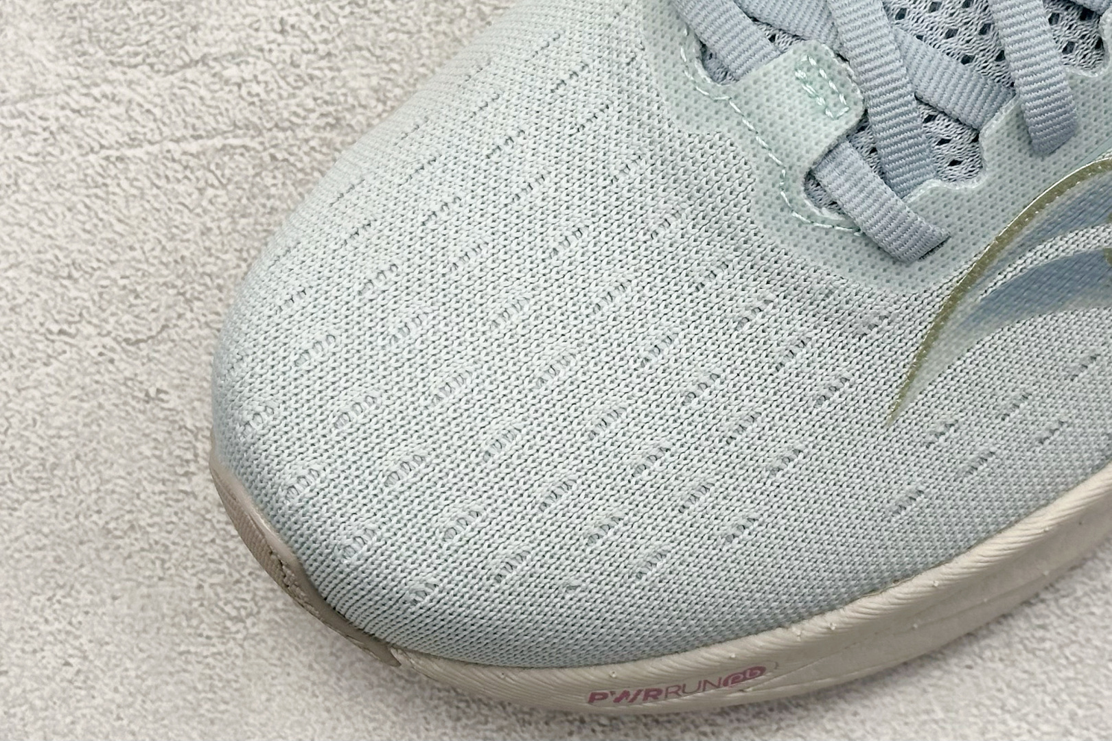 终端放店
XD版 Saucony Triumph 22代 索康尼旗舰级缓震型跑鞋
性能相比前几代再升
