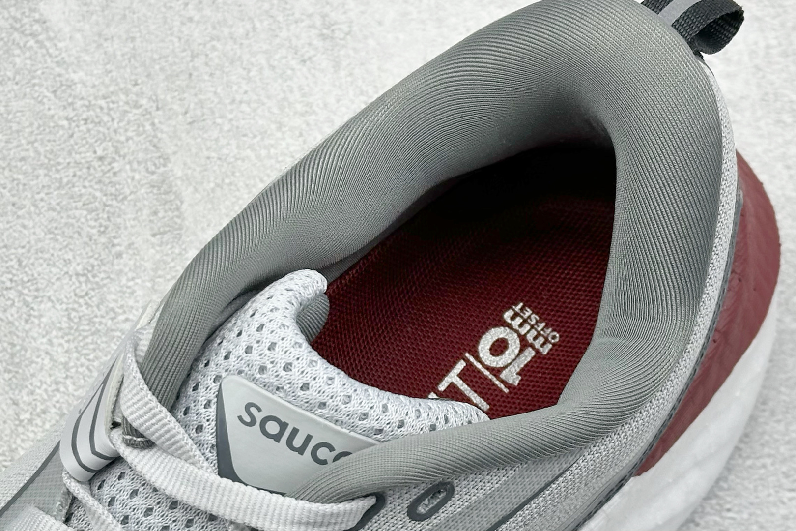 终端放店
XD版 Saucony Triumph 22代 索康尼旗舰级缓震型跑鞋
性能相比前几代再升