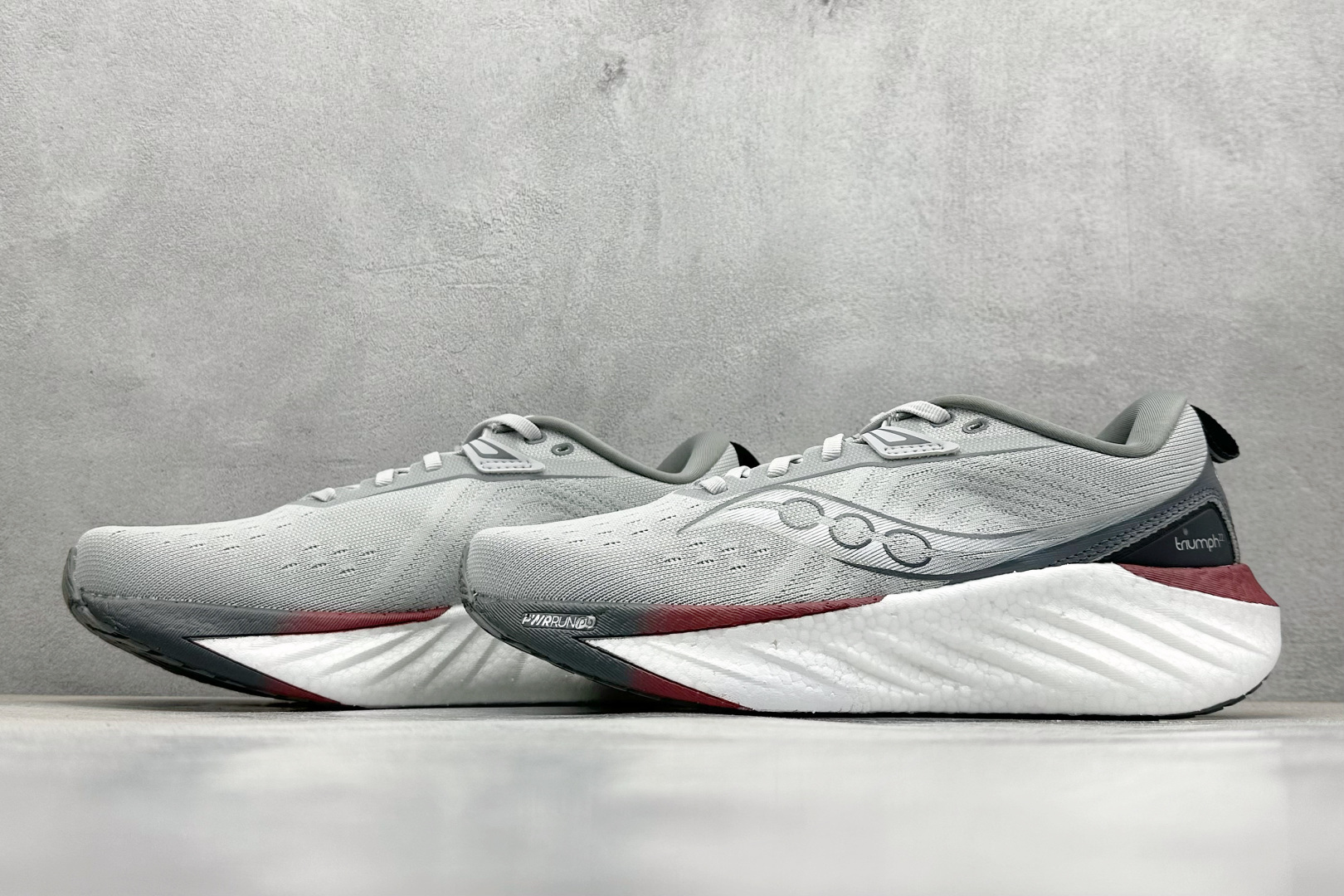 终端放店
XD版 Saucony Triumph 22代 索康尼旗舰级缓震型跑鞋
性能相比前几代再升