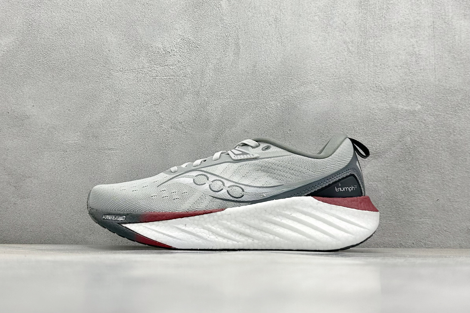 终端放店
XD版 Saucony Triumph 22代 索康尼旗舰级缓震型跑鞋
性能相比前几代再升