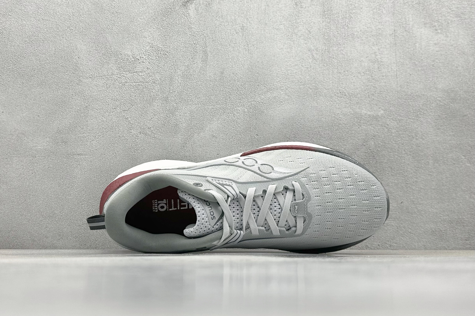 终端放店
XD版 Saucony Triumph 22代 索康尼旗舰级缓震型跑鞋
性能相比前几代再升