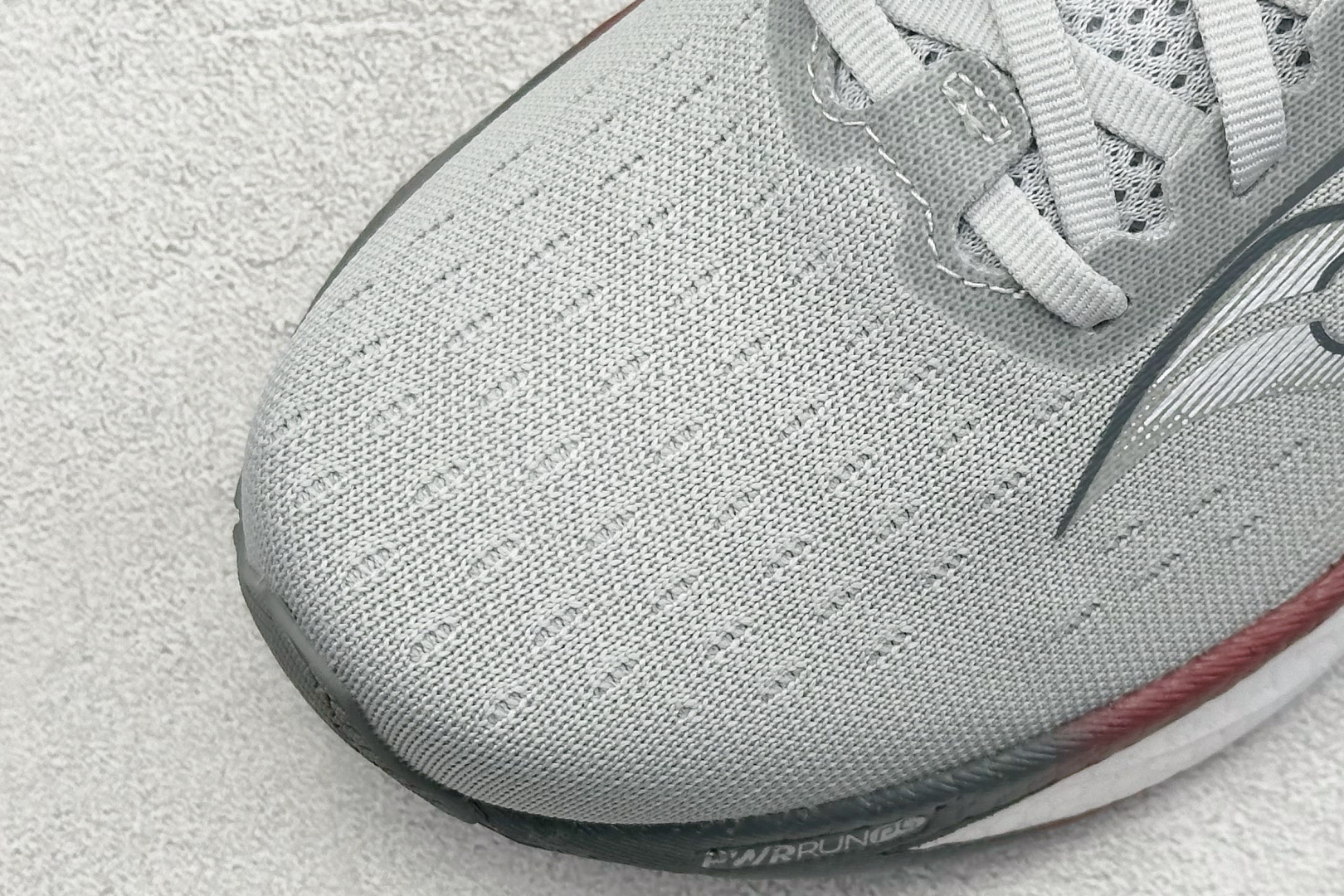 终端放店
XD版 Saucony Triumph 22代 索康尼旗舰级缓震型跑鞋
性能相比前几代再升