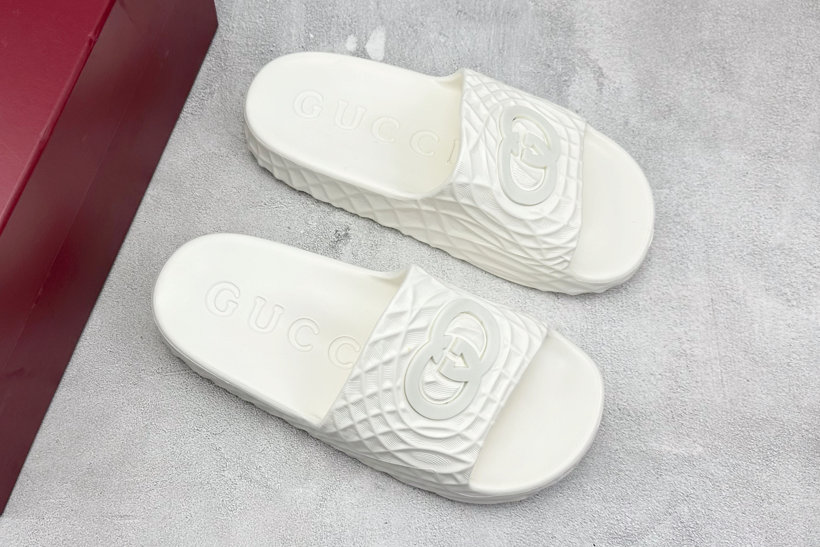  
GUCCI古驰 Interlocking 简约 日常 厚底一字拖鞋 
编码：31