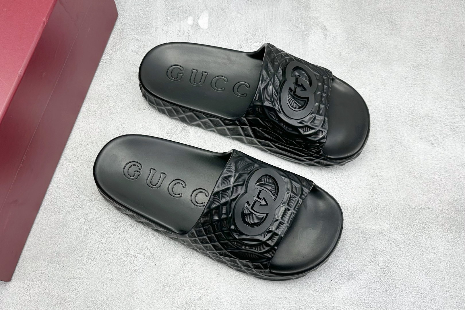  
GUCCI古驰 Interlocking 简约 日常 厚底一字拖鞋 
编码：31