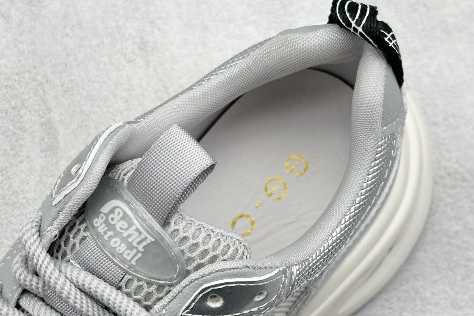  
GG-CC Chunky Low 克罗心十字架
2025 GGCC 低帮复古厚底增高老爹鞋     