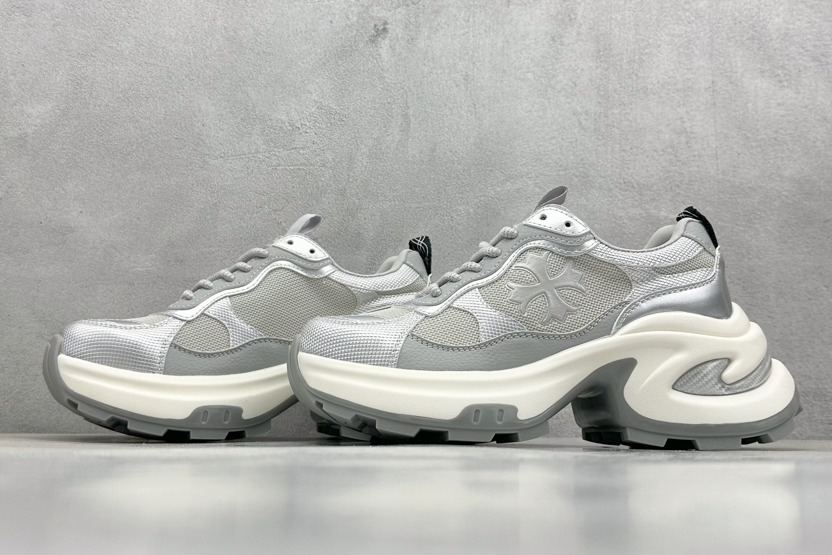  
GG-CC Chunky Low 克罗心十字架
2025 GGCC 低帮复古厚底增高老爹鞋     