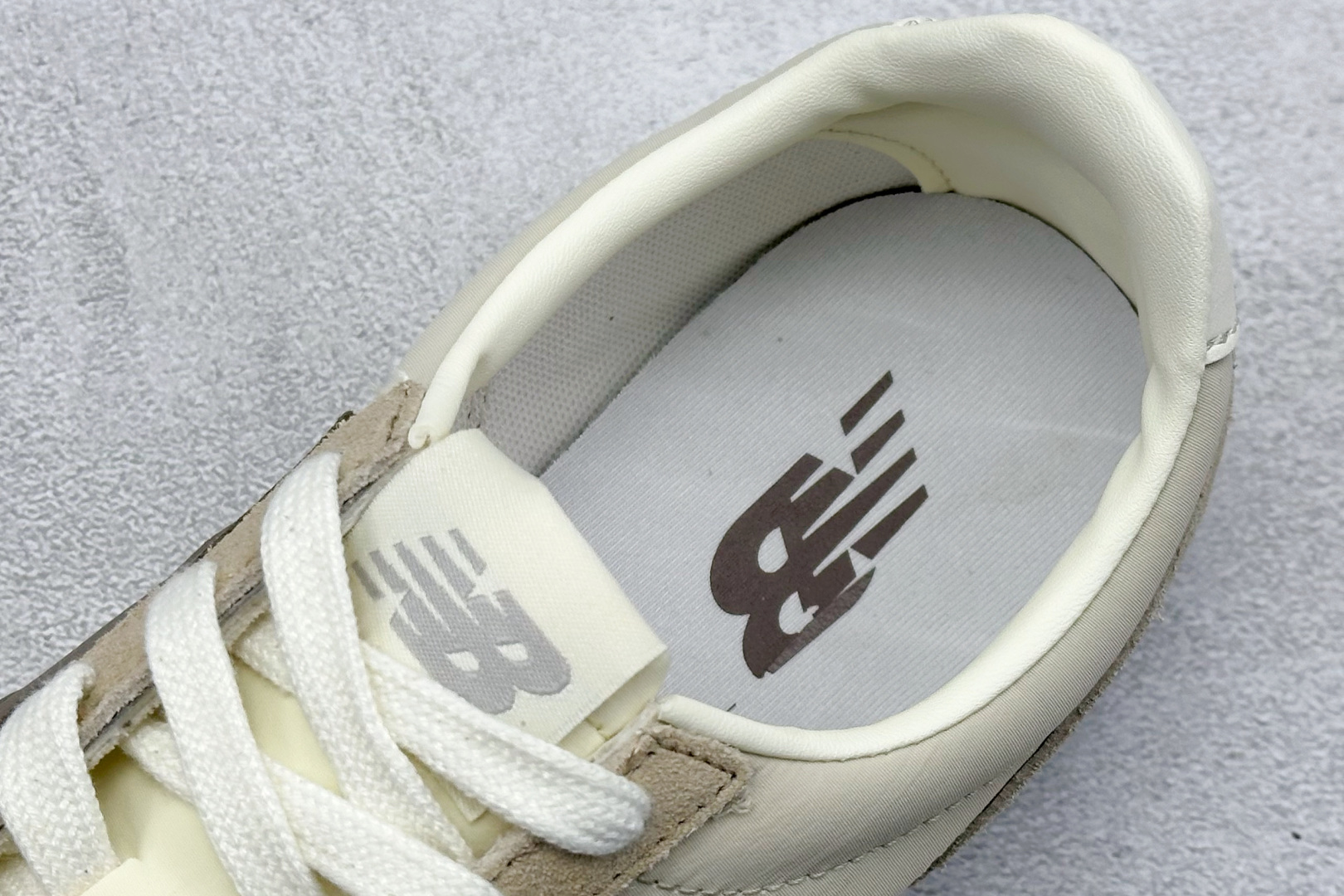  
New Balance NB471系列织物牛剖层革生活休闲鞋 

货号：U471AI
尺码：36 