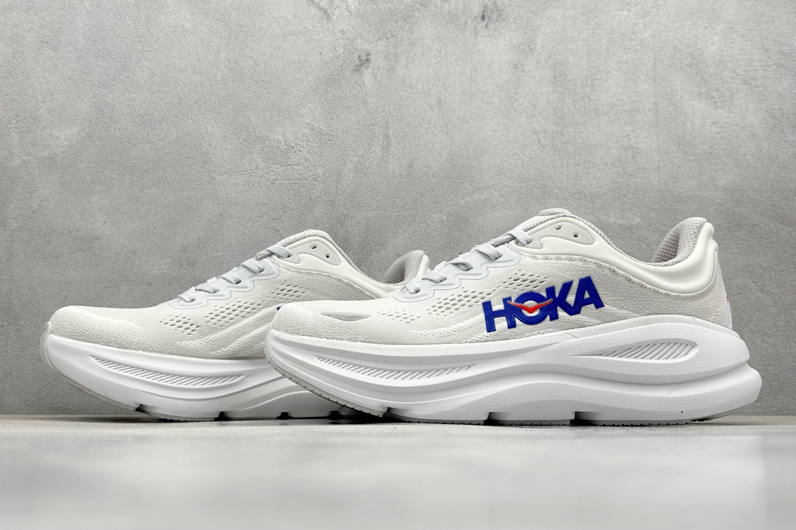YH版 HOKA M CLIFTON 9 全新配色这个品牌来自于新西兰的毛利语,HOKA表示大地,O