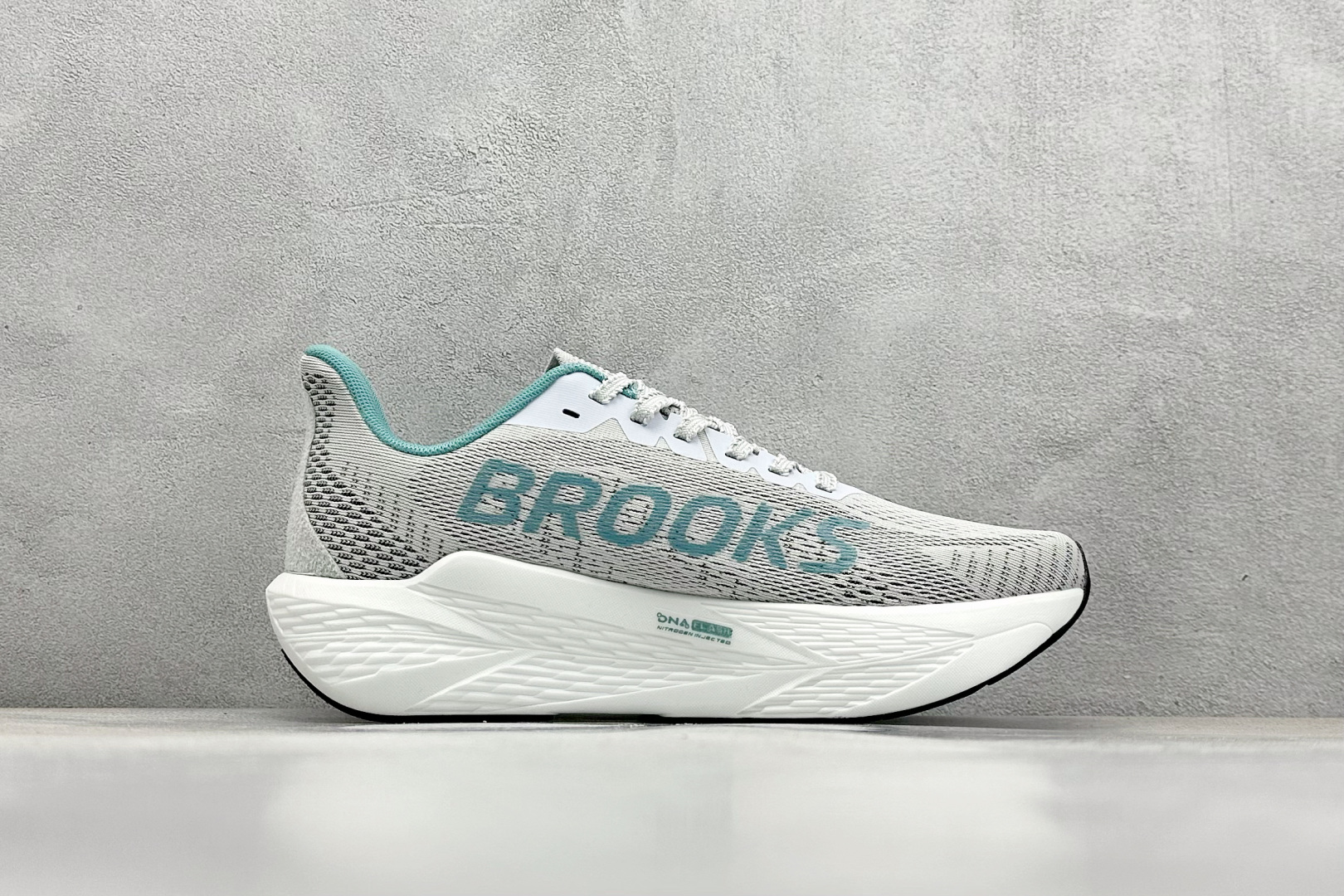  
Brooks Hyperion Max 2 布鲁克斯 烈风2 减震竞速马拉松专业跑鞋 

货号：
