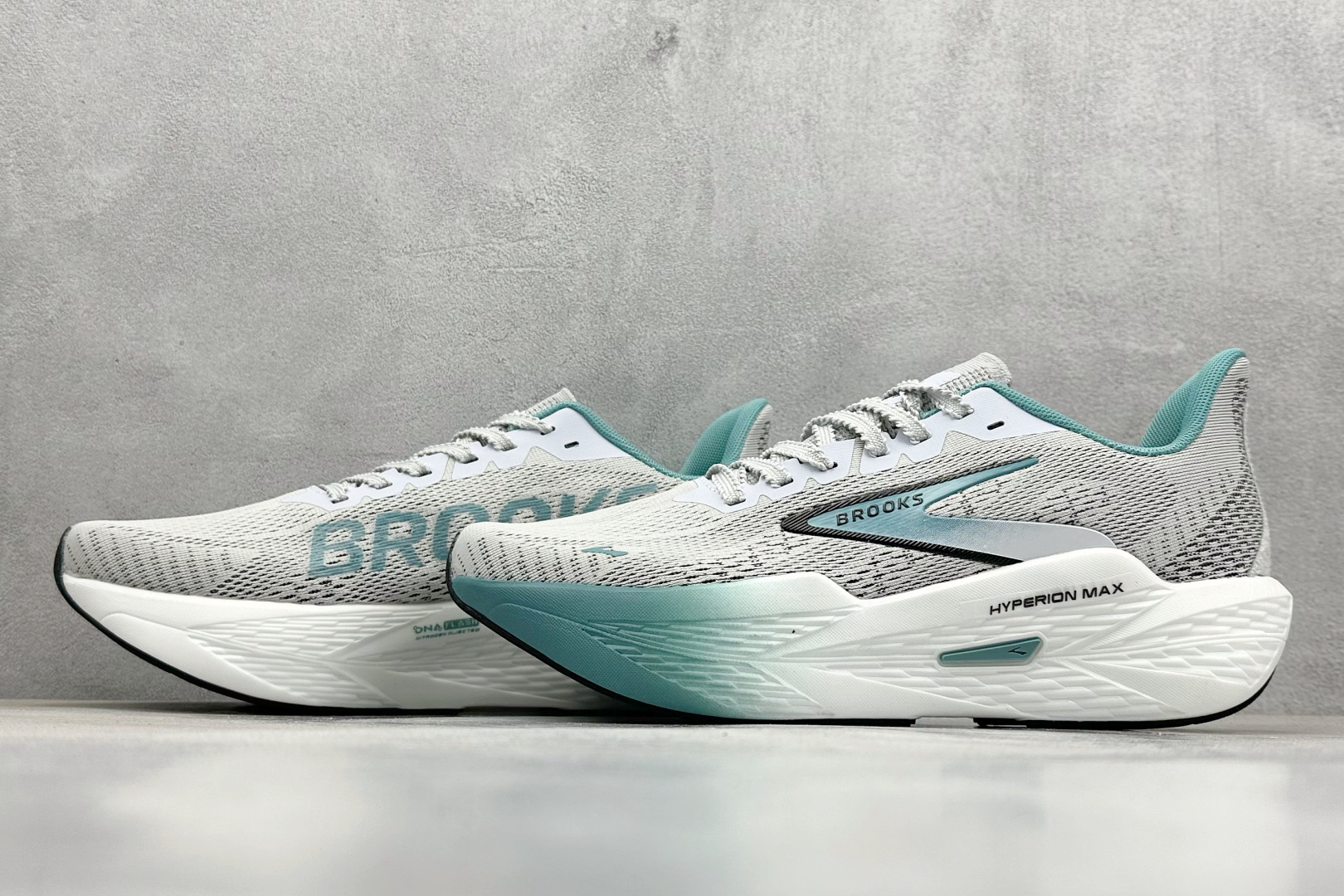  
Brooks Hyperion Max 2 布鲁克斯 烈风2 减震竞速马拉松专业跑鞋 

货号：
