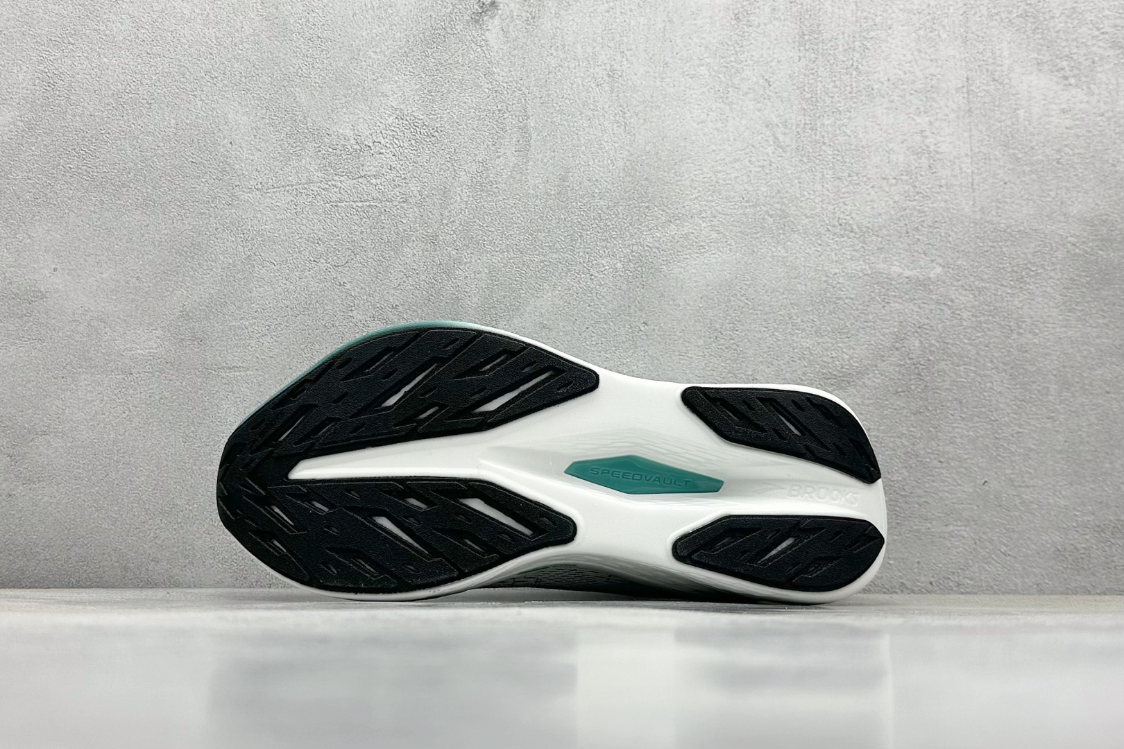  
Brooks Hyperion Max 2 布鲁克斯 烈风2 减震竞速马拉松专业跑鞋 

货号：
