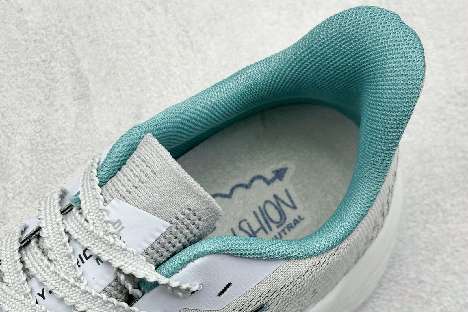  
Brooks Hyperion Max 2 布鲁克斯 烈风2 减震竞速马拉松专业跑鞋 

货号：
