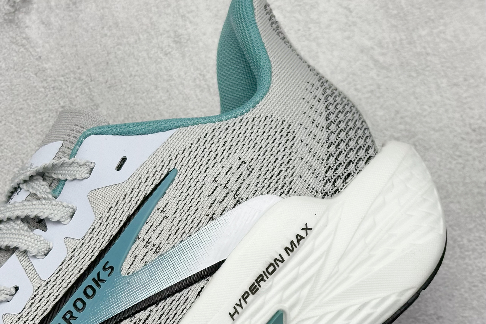  
Brooks Hyperion Max 2 布鲁克斯 烈风2 减震竞速马拉松专业跑鞋 

货号：
