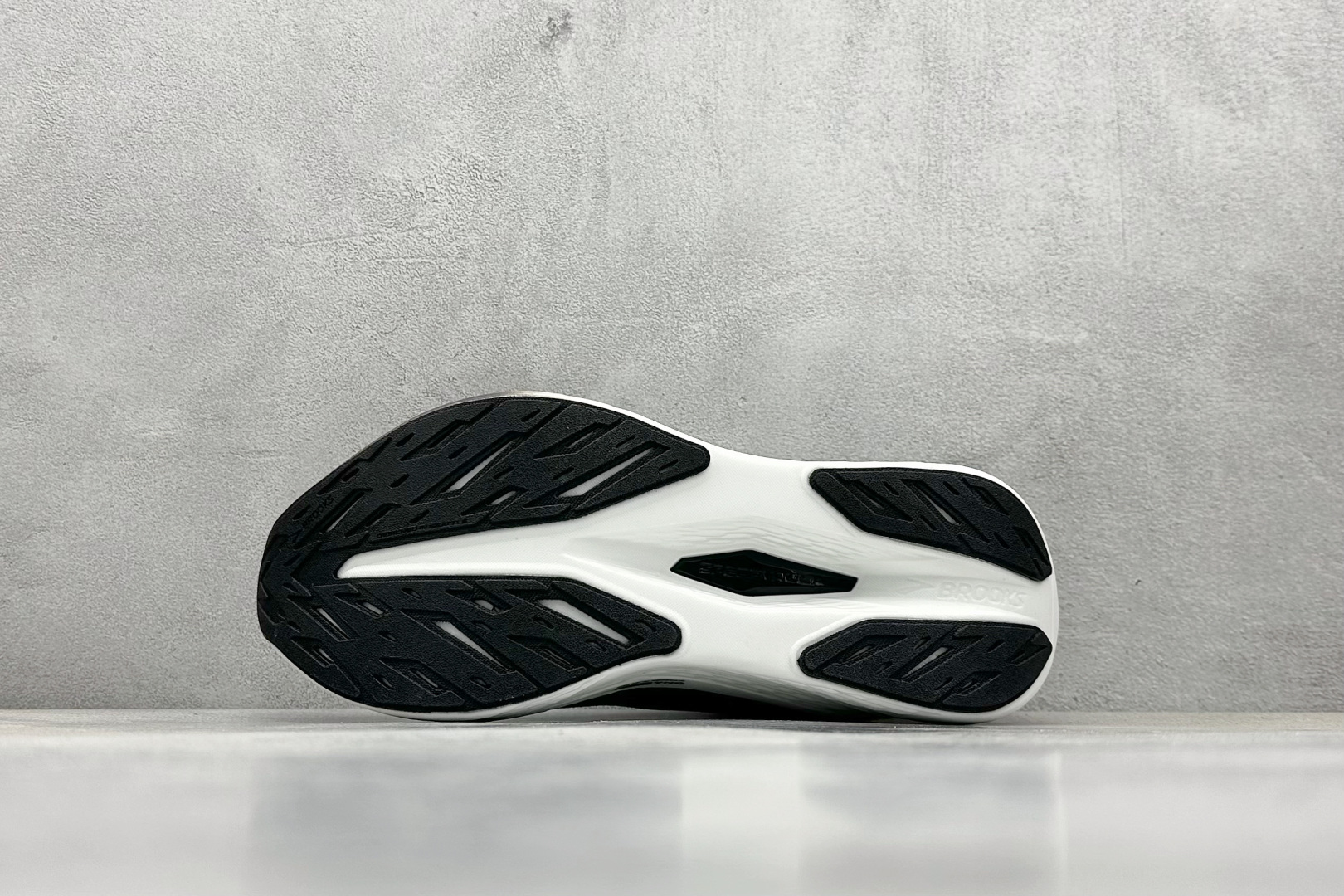  
Brooks Hyperion Max 2 布鲁克斯 烈风2 减震竞速马拉松专业跑鞋 

货号：
