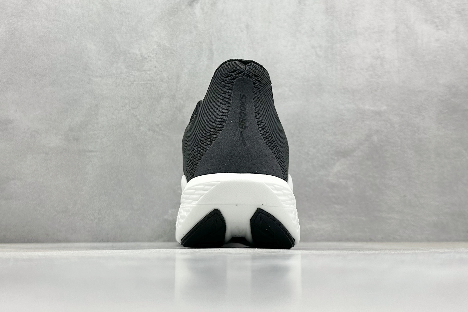  
Brooks Hyperion Max 2 布鲁克斯 烈风2 减震竞速马拉松专业跑鞋 

货号：
