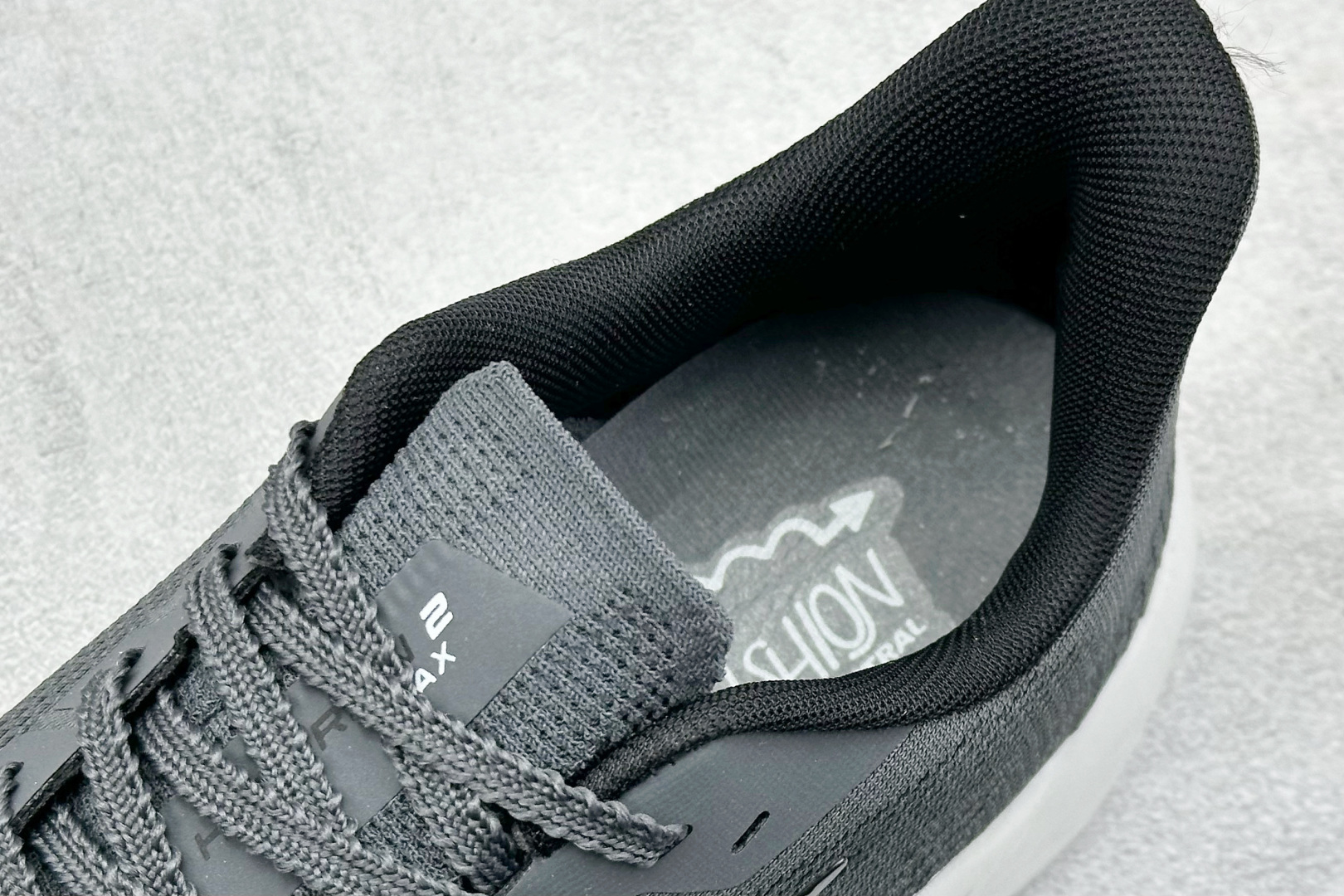  
Brooks Hyperion Max 2 布鲁克斯 烈风2 减震竞速马拉松专业跑鞋 

货号：
