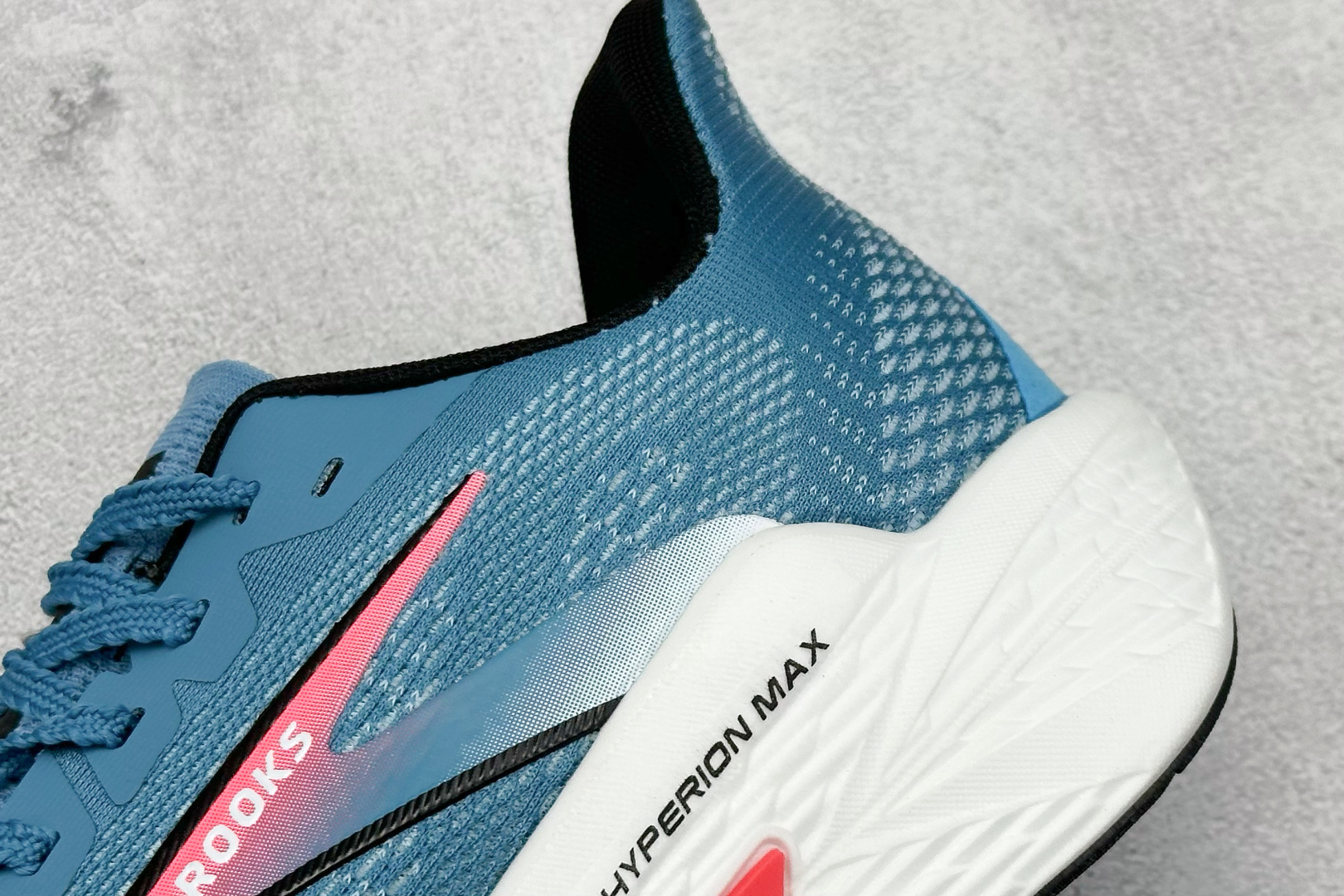  
Brooks Hyperion Max 2 布鲁克斯 烈风2 减震竞速马拉松专业跑鞋 

货号：
