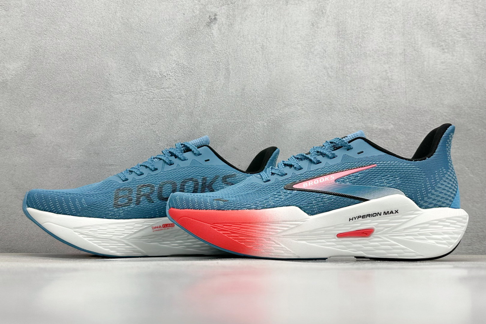  
Brooks Hyperion Max 2 布鲁克斯 烈风2 减震竞速马拉松专业跑鞋 

货号：
