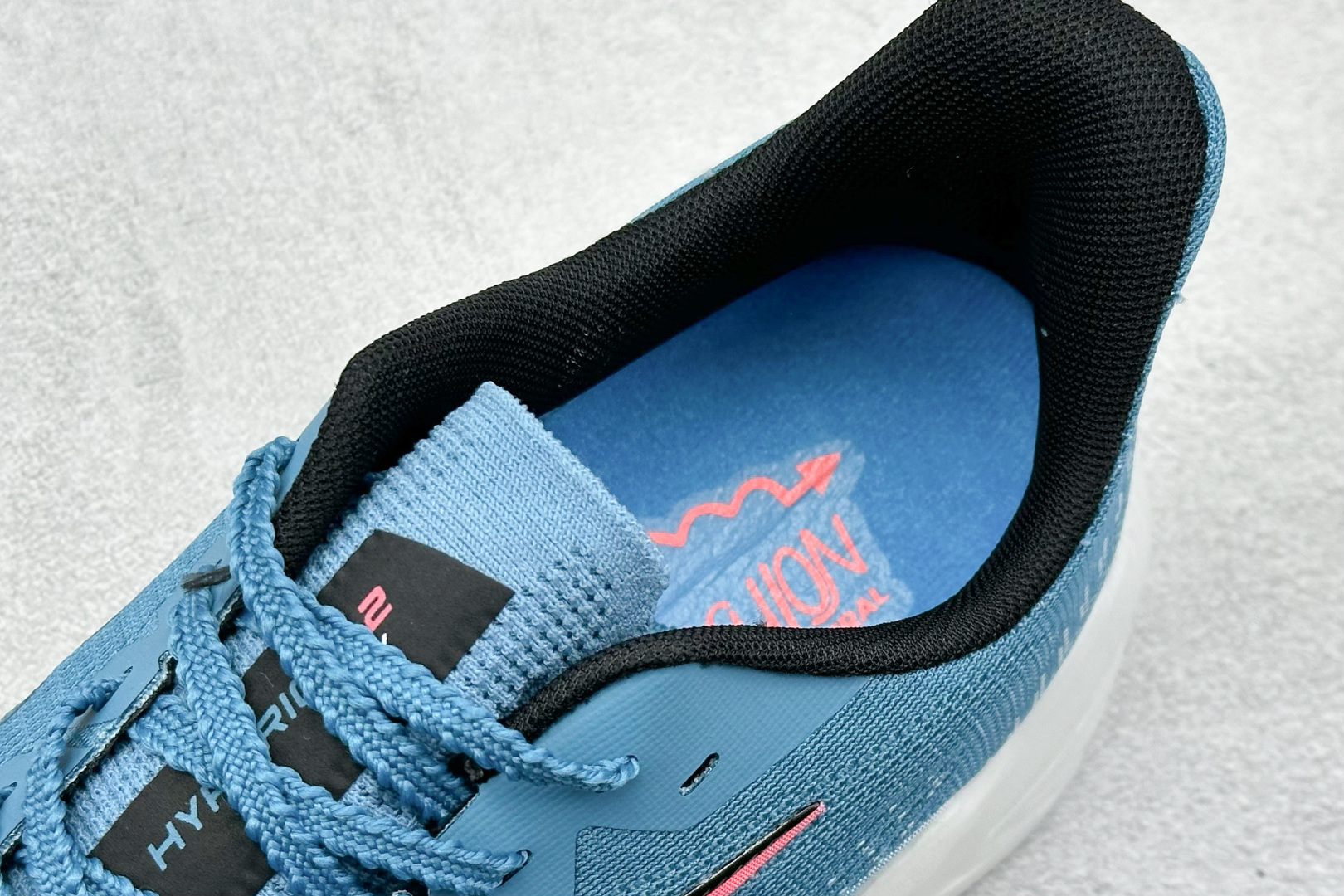  
Brooks Hyperion Max 2 布鲁克斯 烈风2 减震竞速马拉松专业跑鞋 

货号：
