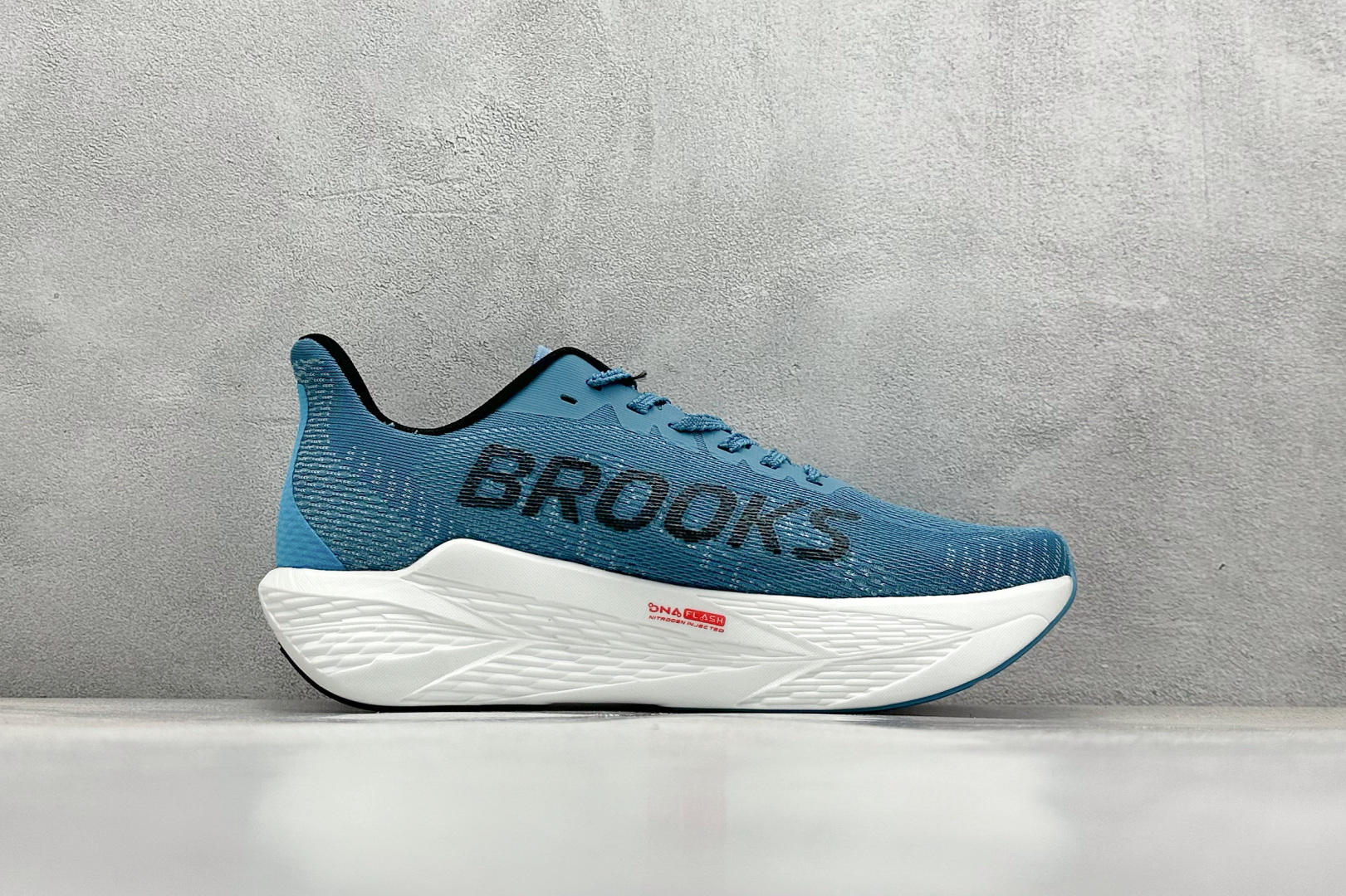  
Brooks Hyperion Max 2 布鲁克斯 烈风2 减震竞速马拉松专业跑鞋 

货号：
