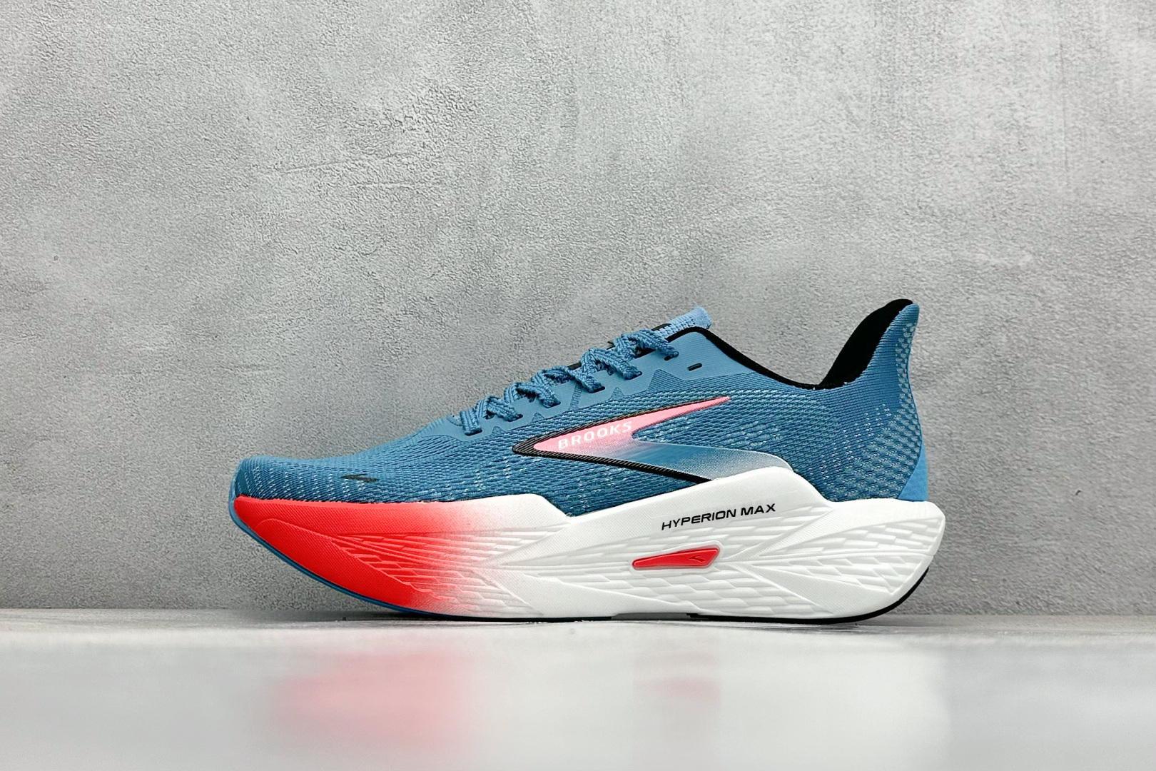 
Brooks Hyperion Max 2 布鲁克斯 烈风2 减震竞速马拉松专业跑鞋 

货号：
