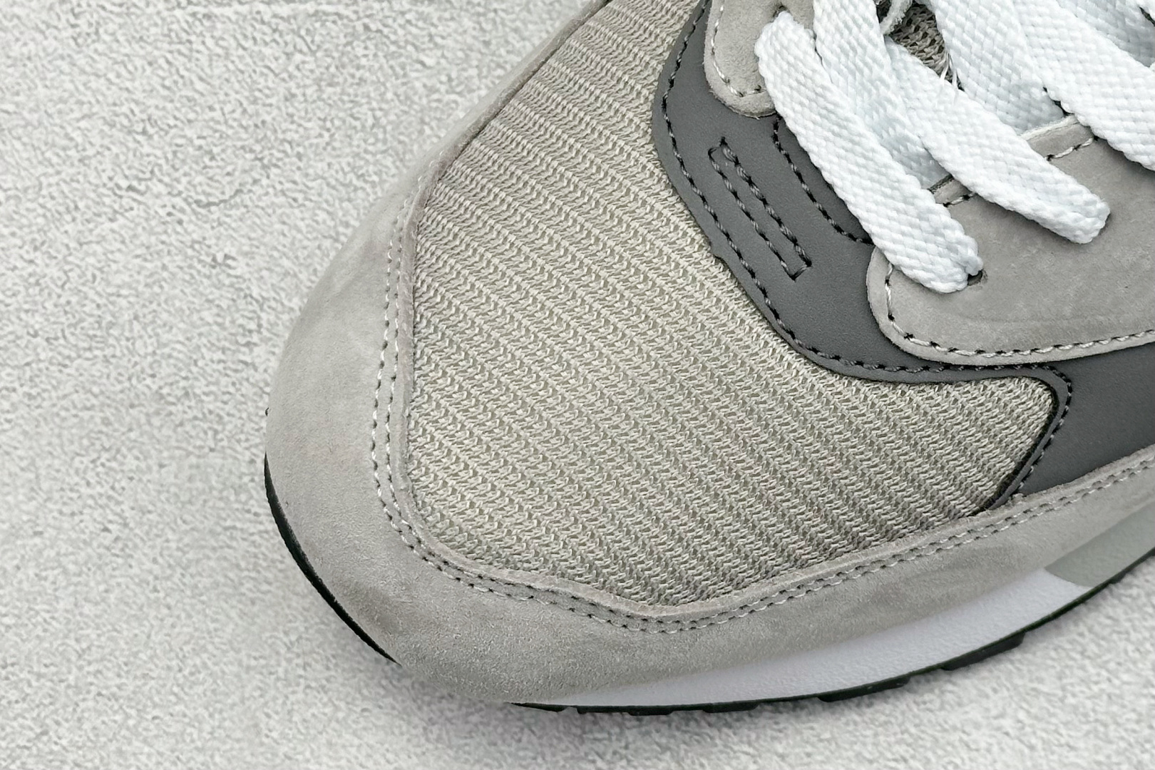  
New Balance NB999系列
复古增高跑步运动鞋
美潮高端原装原装套楦
真正的正品修长鞋型
