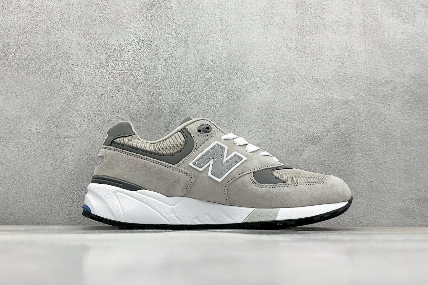  
New Balance NB999系列
复古增高跑步运动鞋
美潮高端原装原装套楦
真正的正品修长鞋型