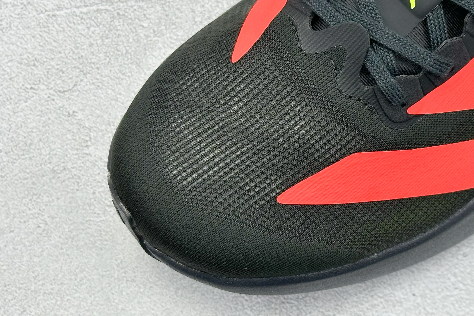  
Adidas Adizero Evo SL
阿迪超轻透气缓震跑鞋
整体外观造型与adiZero A