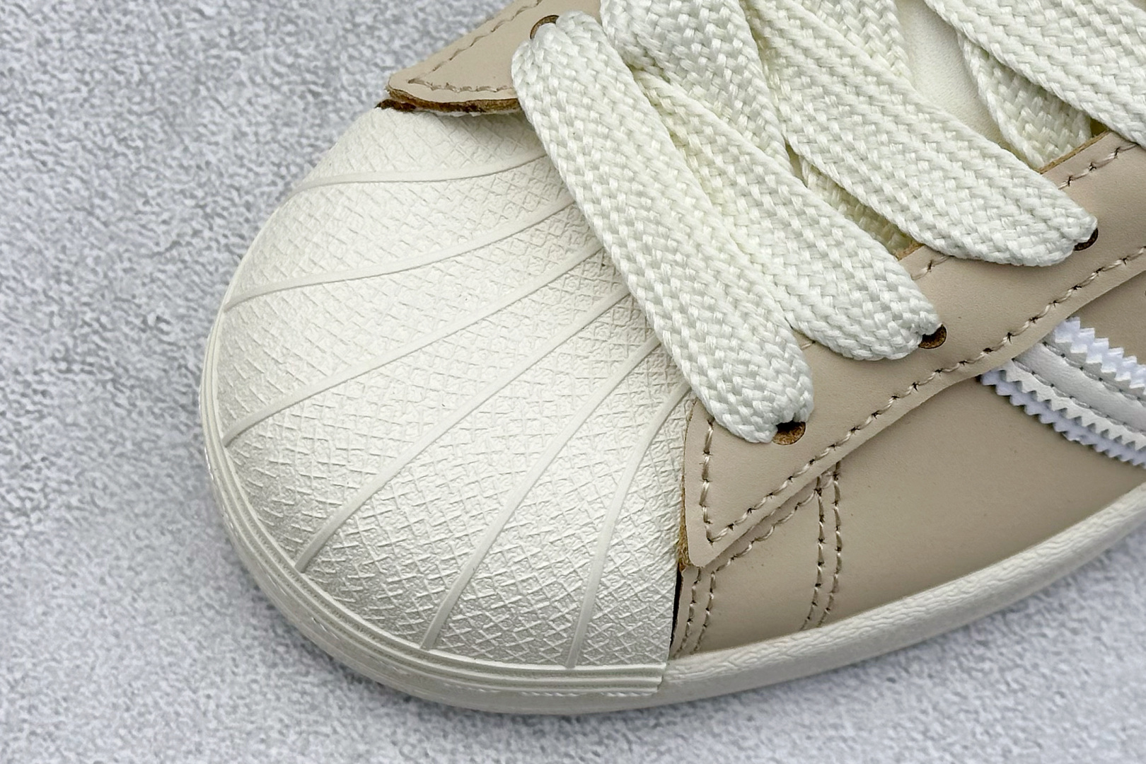  
Adidas Originals SUPERSTAR
渠道正品订单 诠释市场最高工艺水平
贝壳头经典