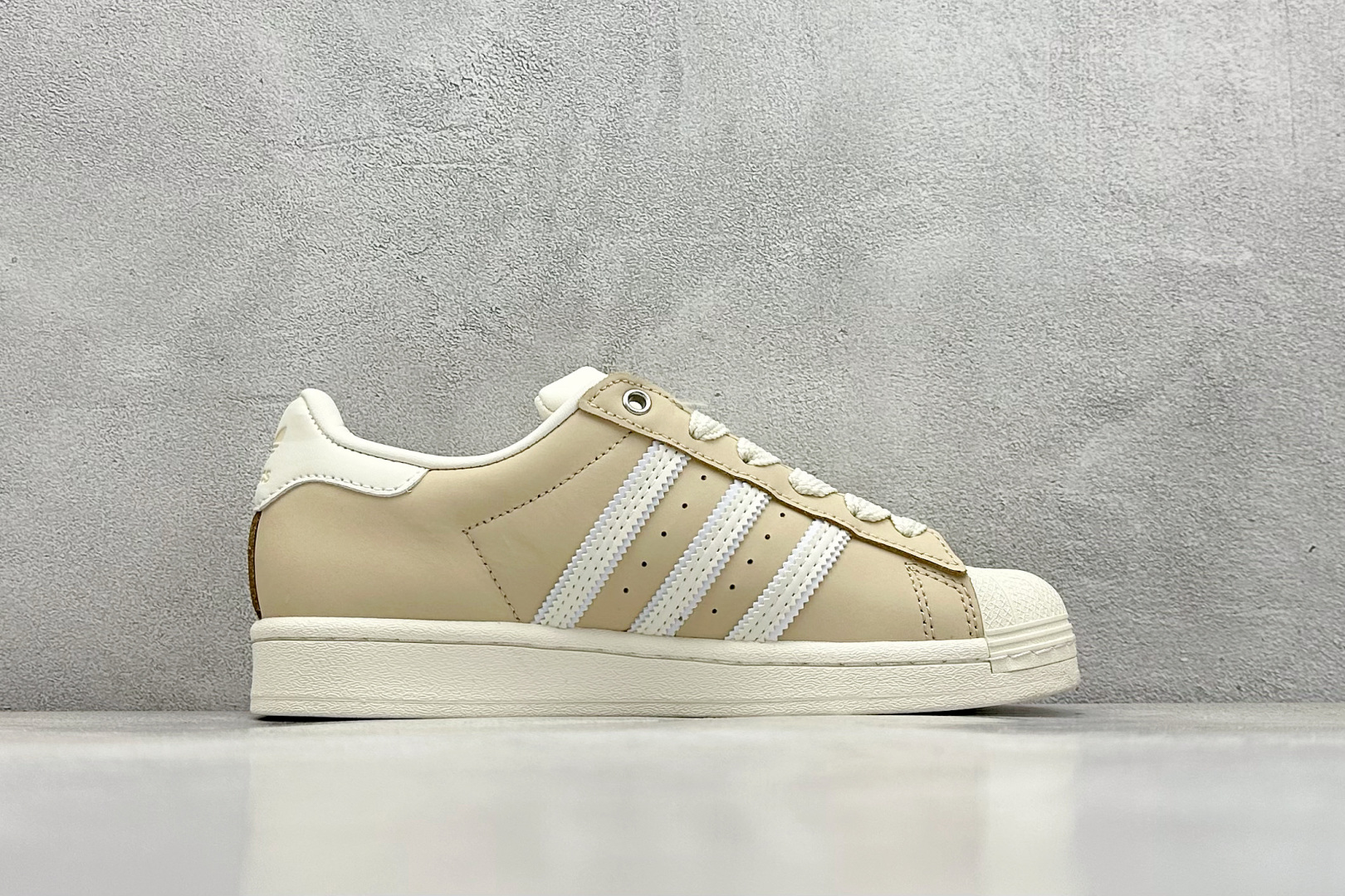  
Adidas Originals SUPERSTAR
渠道正品订单 诠释市场最高工艺水平
贝壳头经典