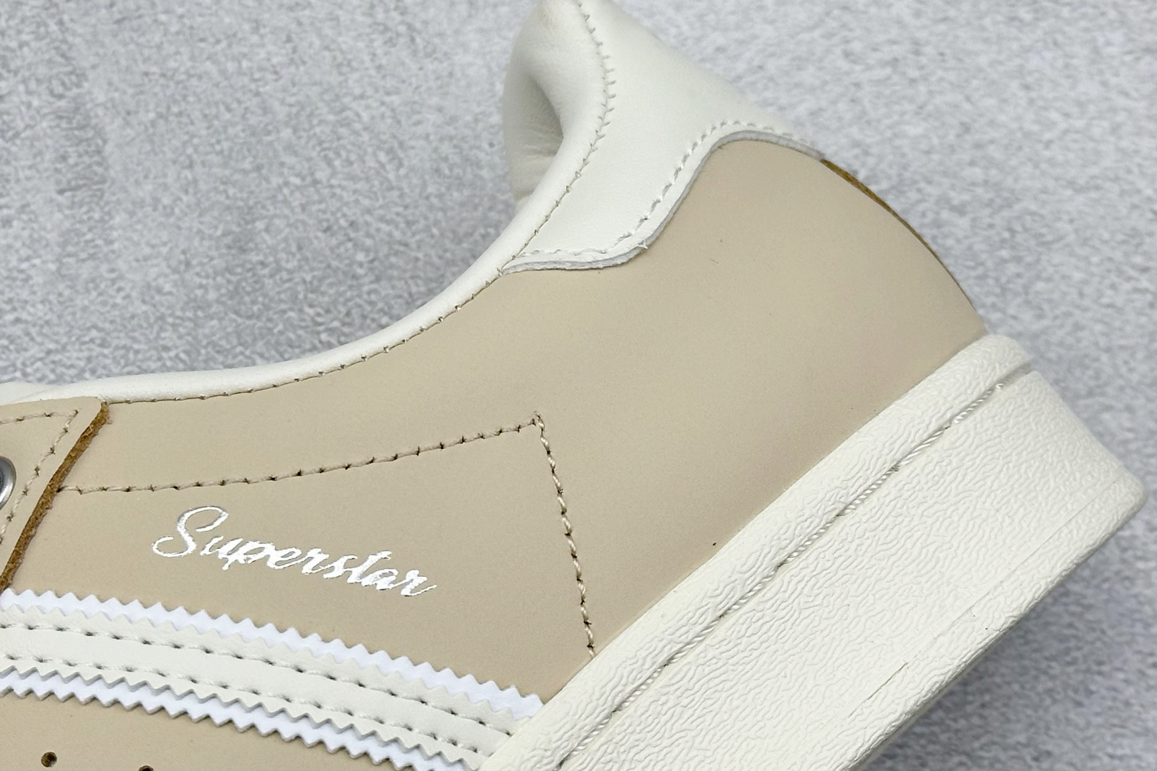  
Adidas Originals SUPERSTAR
渠道正品订单 诠释市场最高工艺水平
贝壳头经典