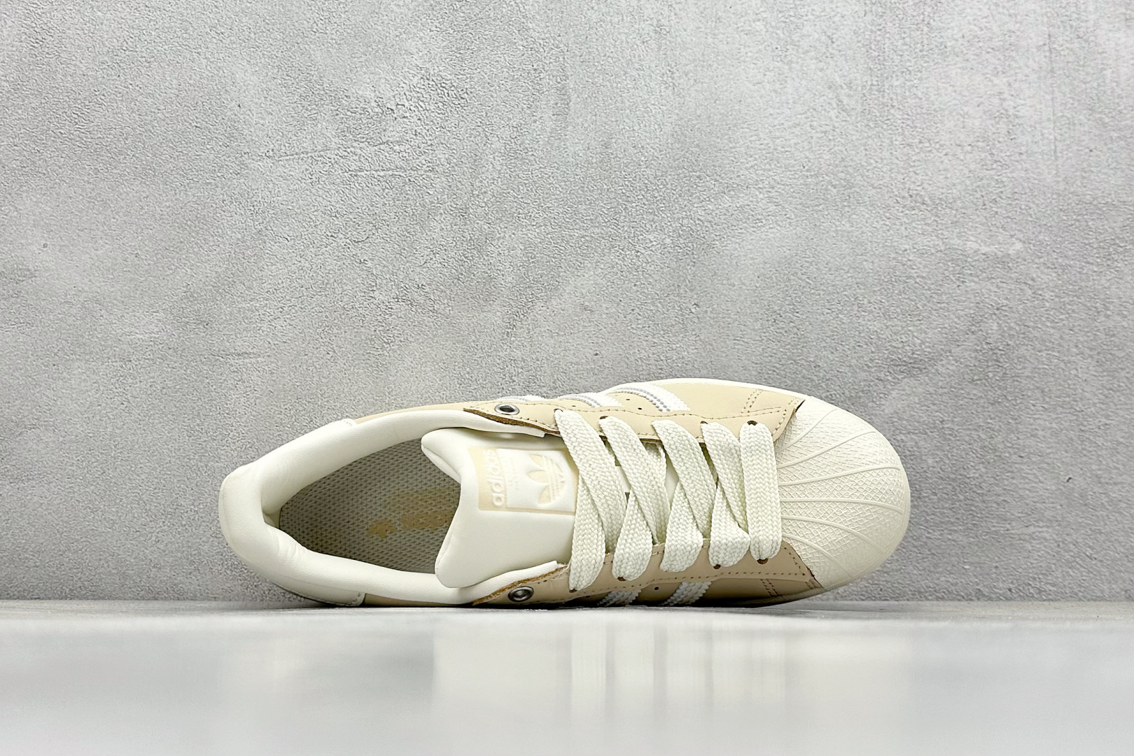 
Adidas Originals SUPERSTAR
渠道正品订单 诠释市场最高工艺水平
贝壳头经典