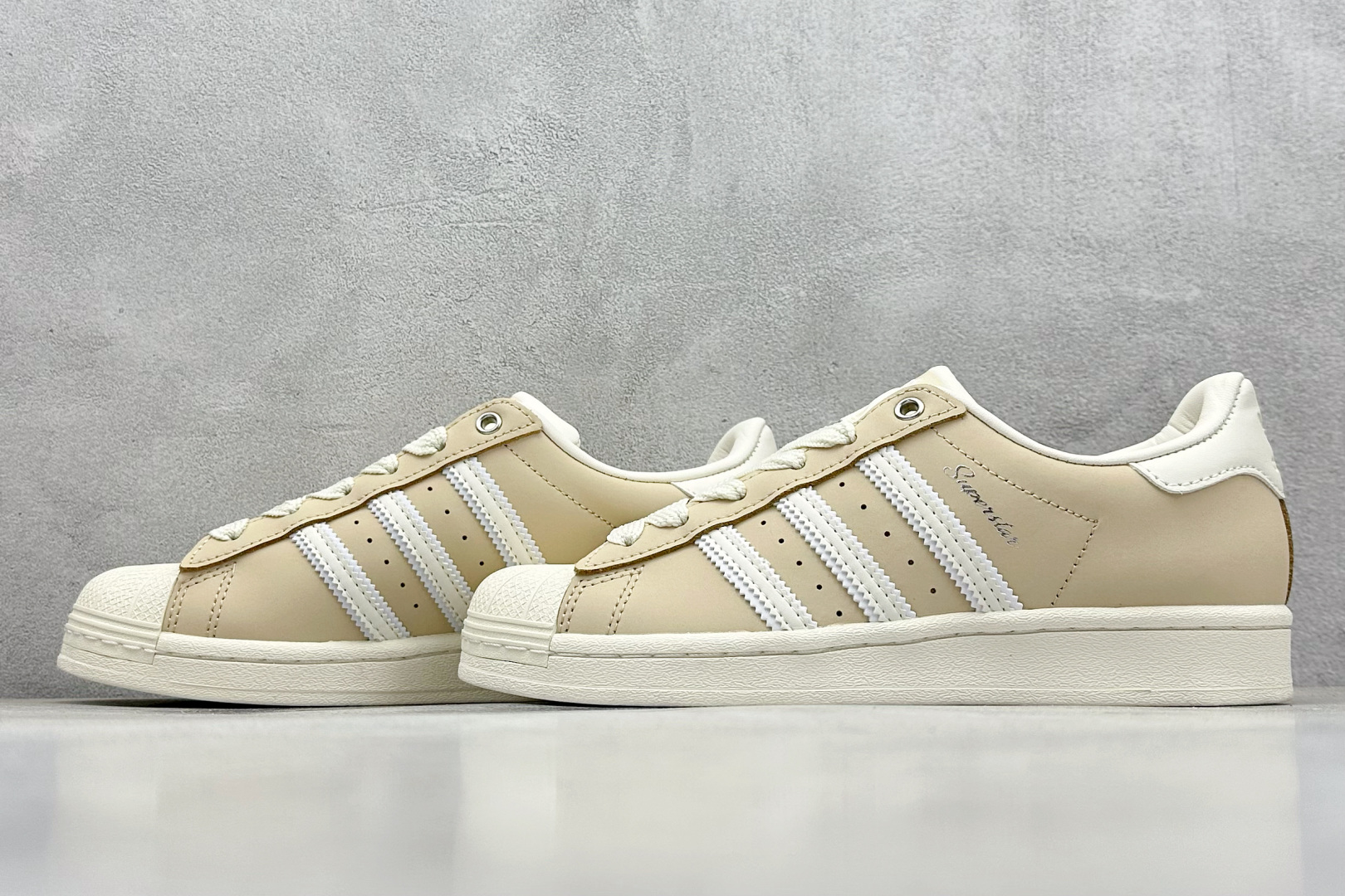  
Adidas Originals SUPERSTAR
渠道正品订单 诠释市场最高工艺水平
贝壳头经典