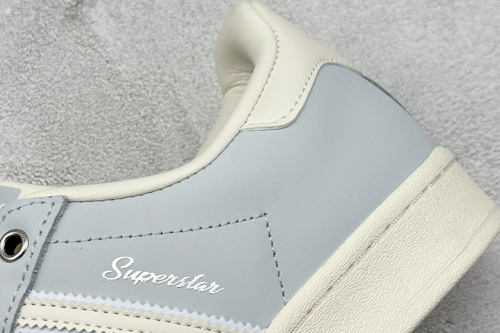  
Adidas Originals SUPERSTAR
渠道正品订单 诠释市场最高工艺水平
贝壳头经典