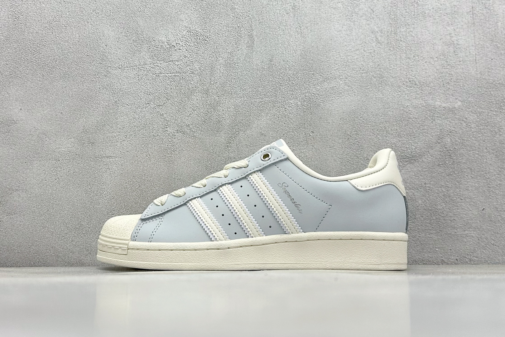  
Adidas Originals SUPERSTAR
渠道正品订单 诠释市场最高工艺水平
贝壳头经典