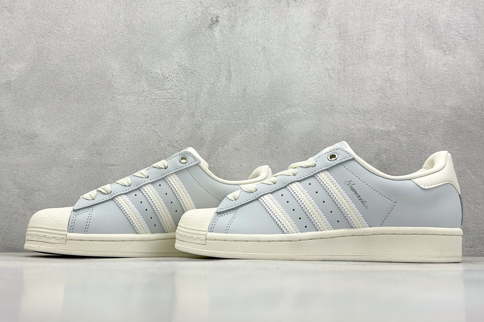  
Adidas Originals SUPERSTAR
渠道正品订单 诠释市场最高工艺水平
贝壳头经典