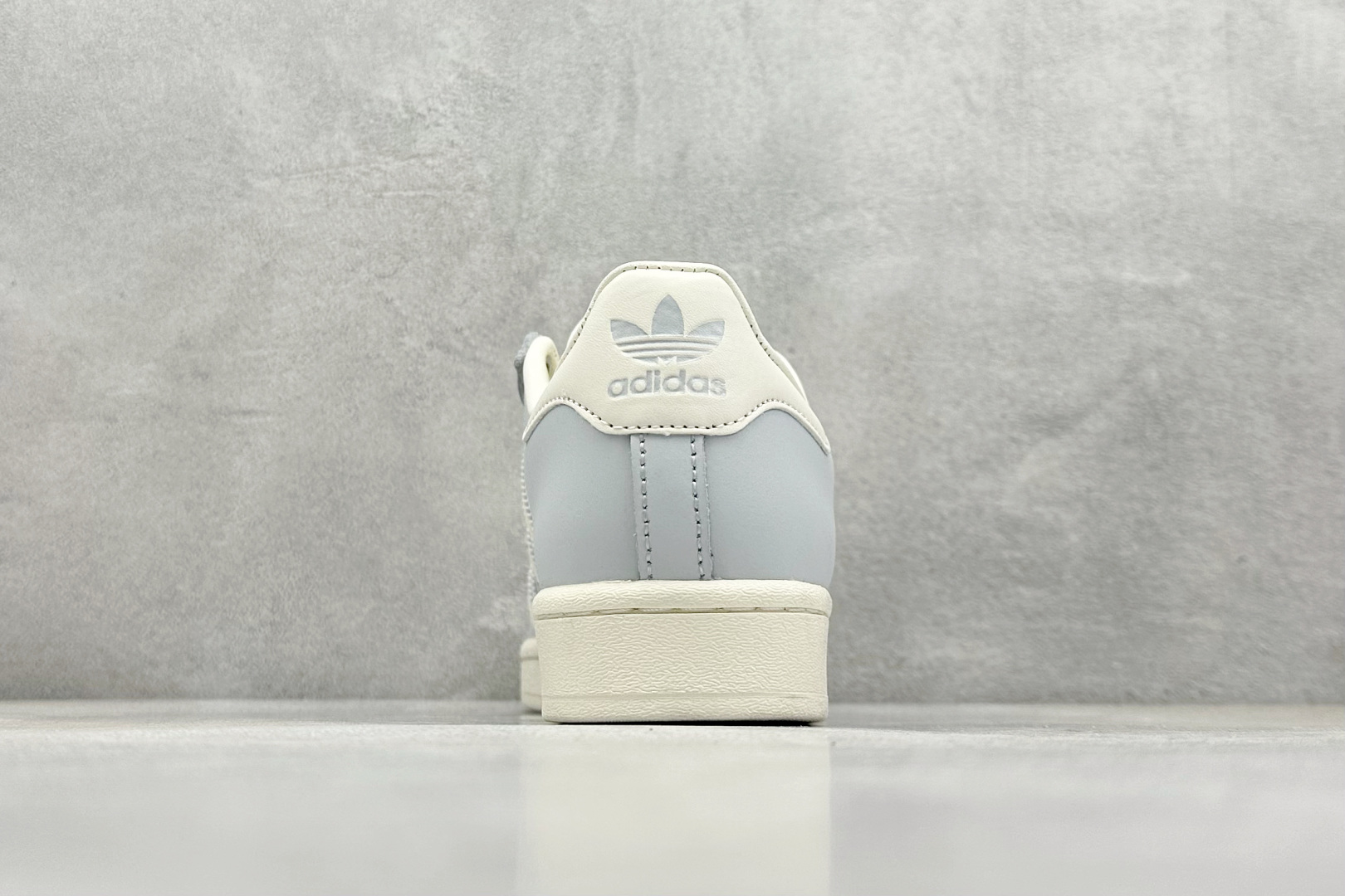  
Adidas Originals SUPERSTAR
渠道正品订单 诠释市场最高工艺水平
贝壳头经典